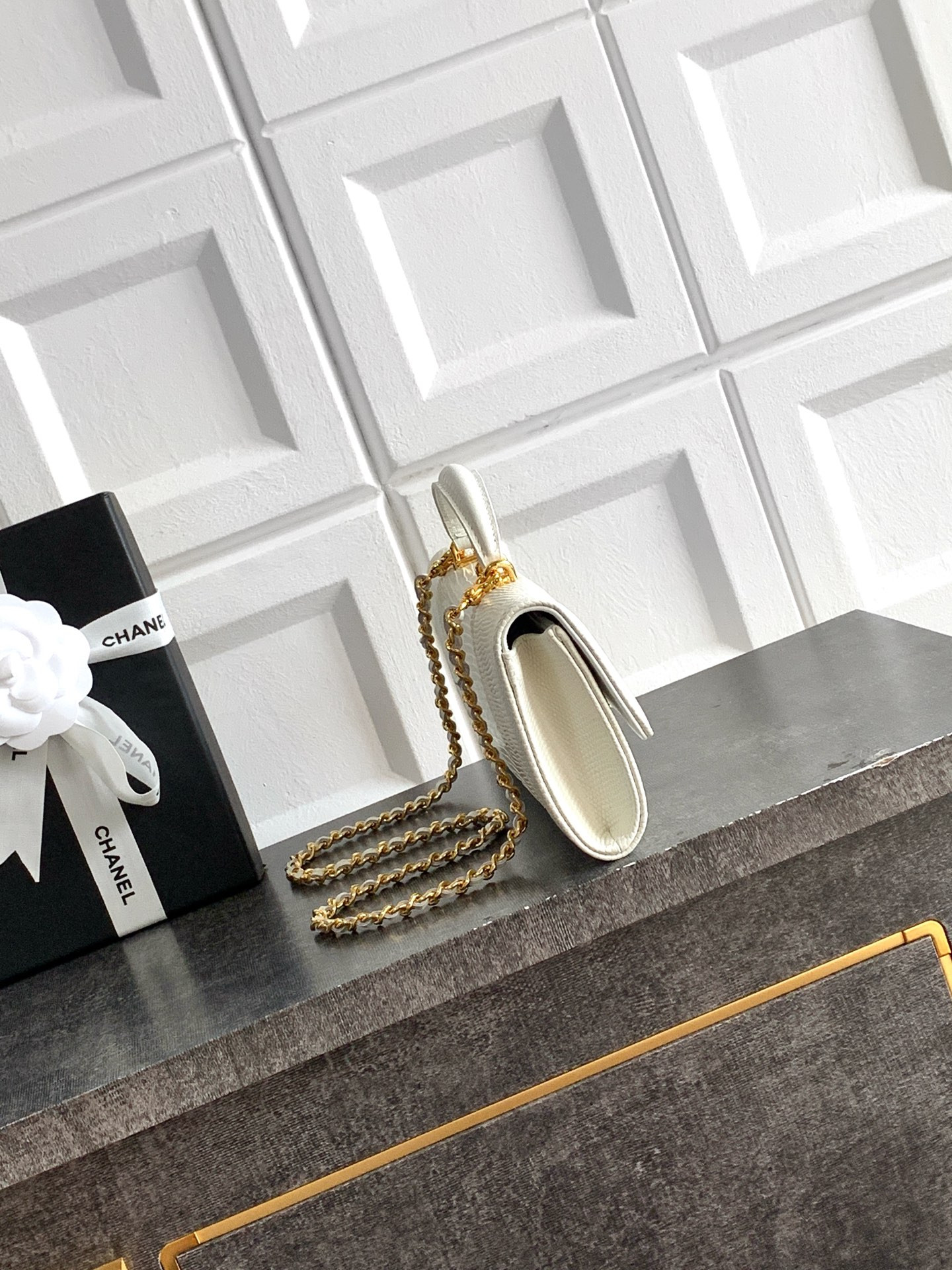 Ch*el clutch with chain ap5280 9.5x25x5cm