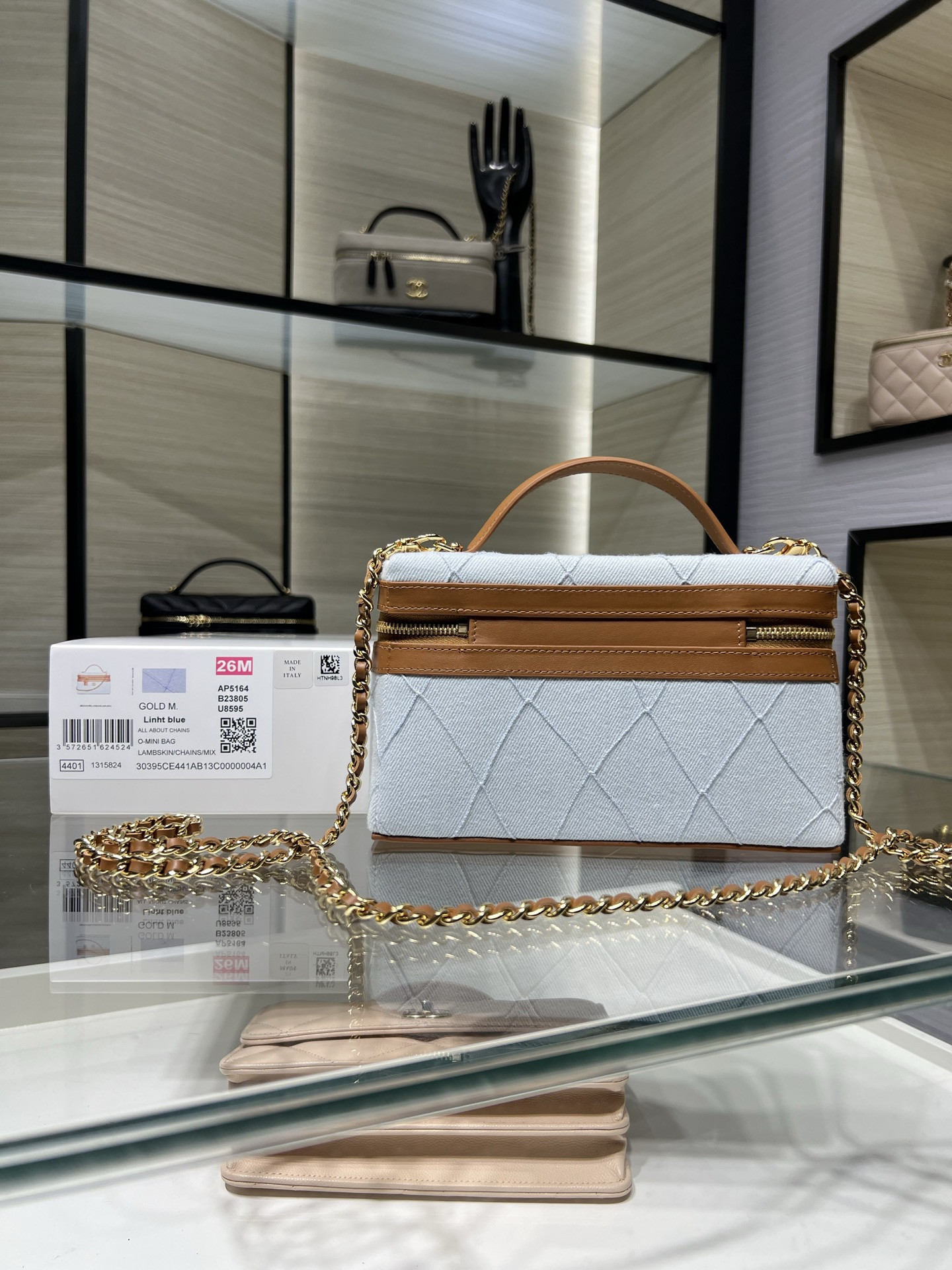 Ch*el classic vanity with chain handbag ap5164 17x19.5x5cm