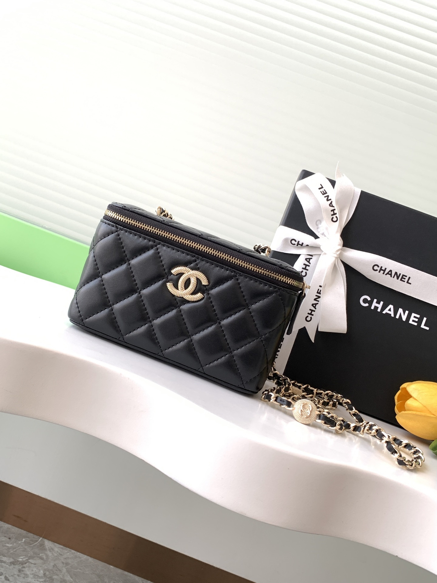 Ch*el vanity with chain ap4301 9.5x17x8cm