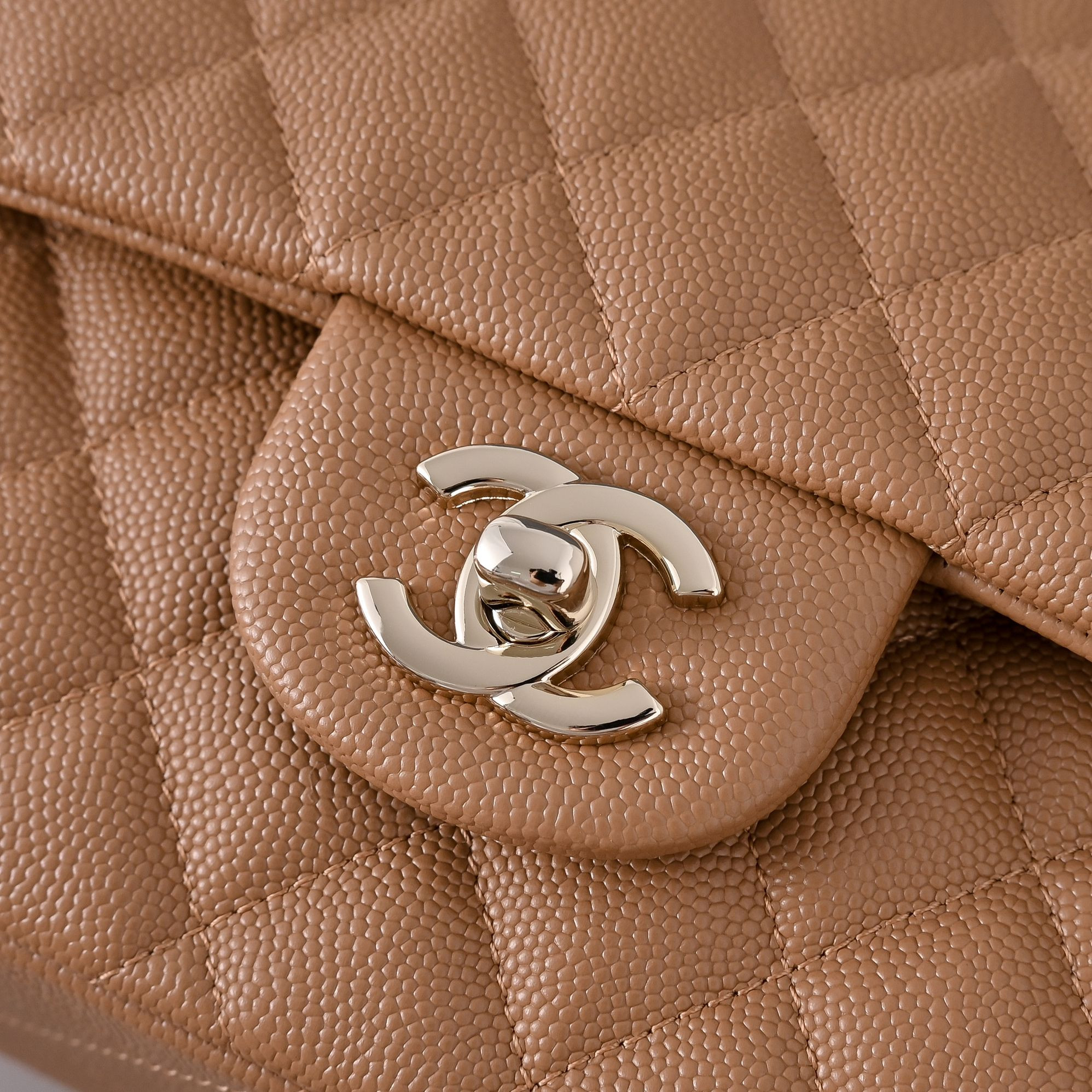 Ch*el classic flap handbag caramel with light gold hardware and caviar leather a01113 23x14.5x6cm