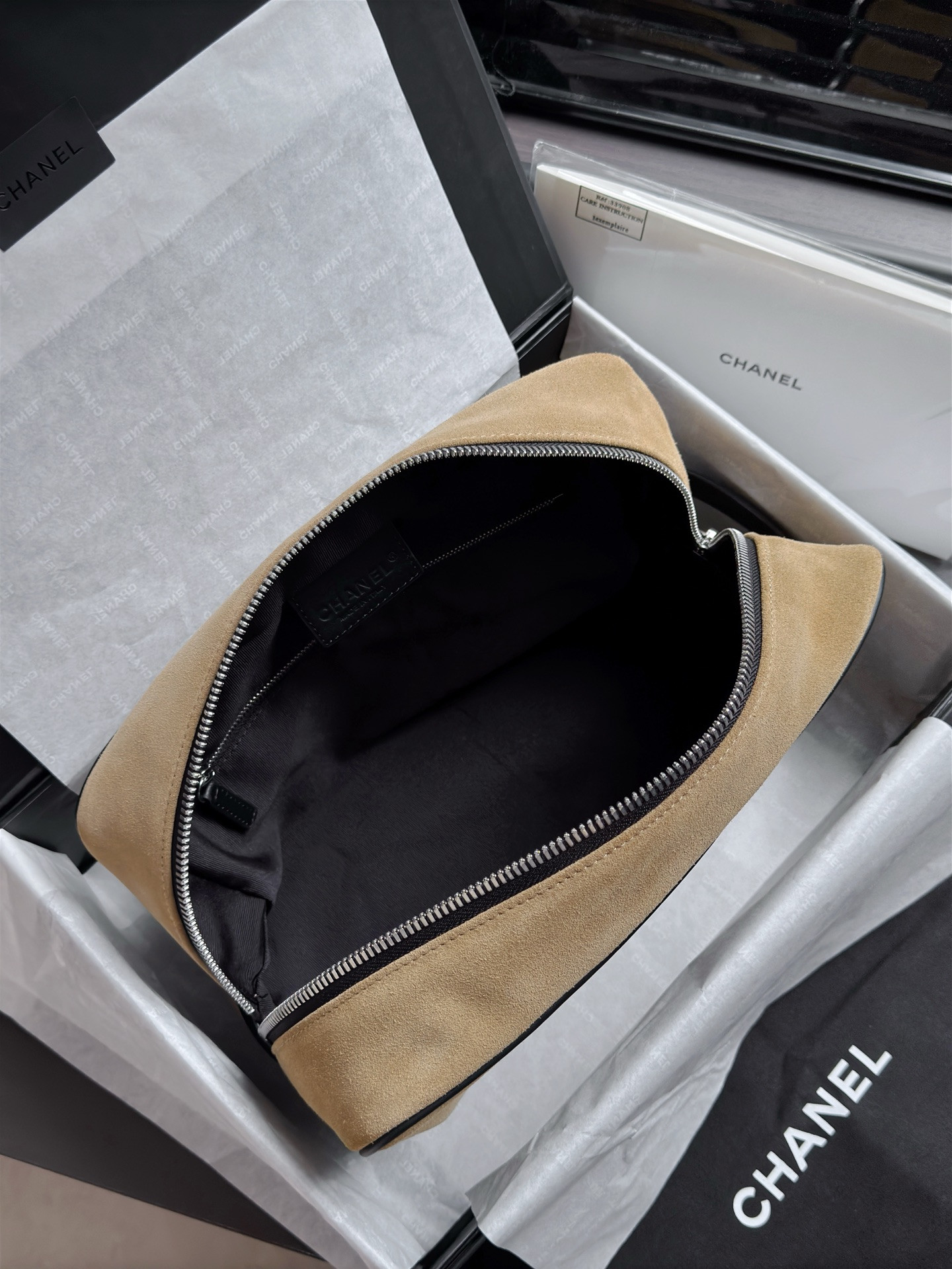 Ch*el large zipper clutch ap5267 17x29x12cm