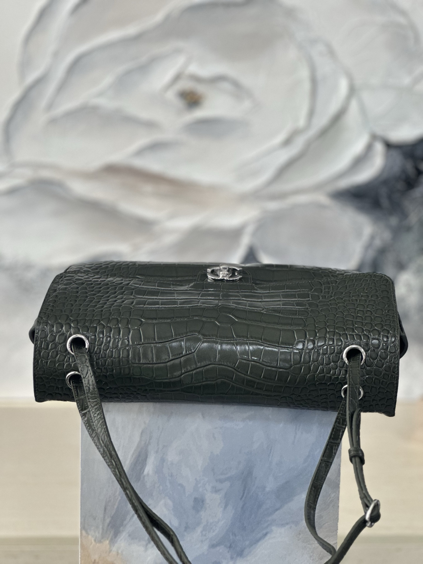 Ch*el maxi flap bag olive green silver hardware as6231 19.5x32x10cm