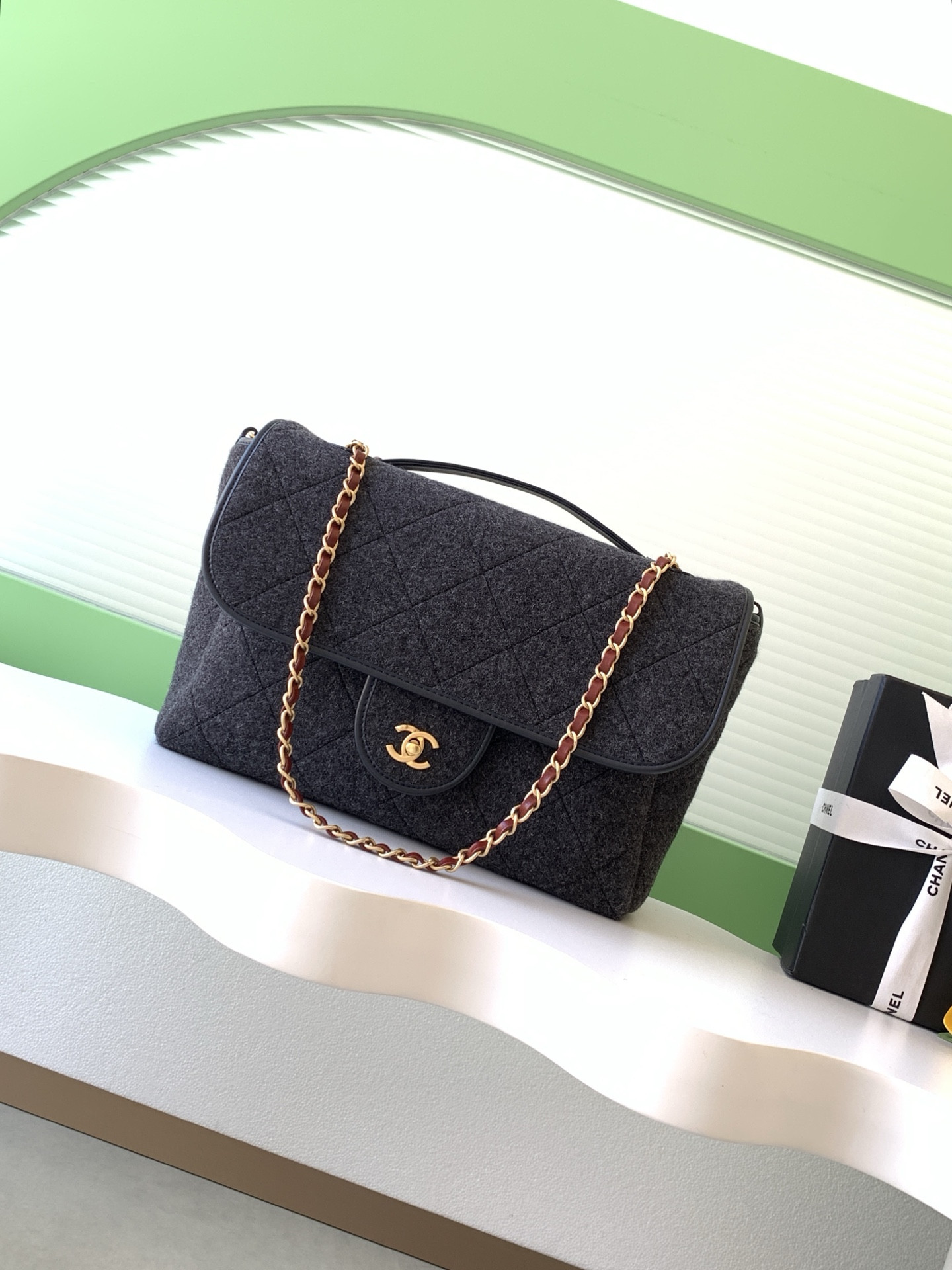 Ch*el flap bag with top handle 23x32x10cm