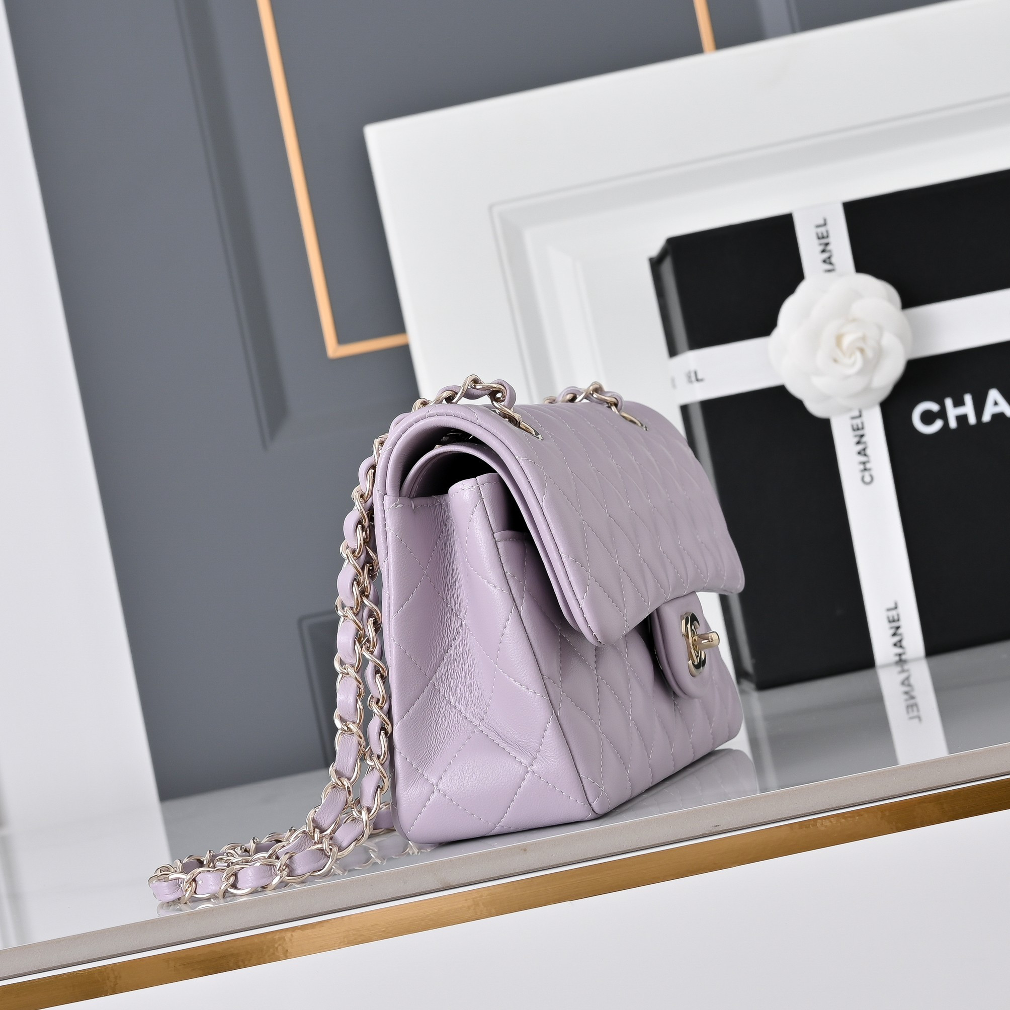Ch*el classic flap handbag light purple with light gold hardware a01113 23x14.5x6cm