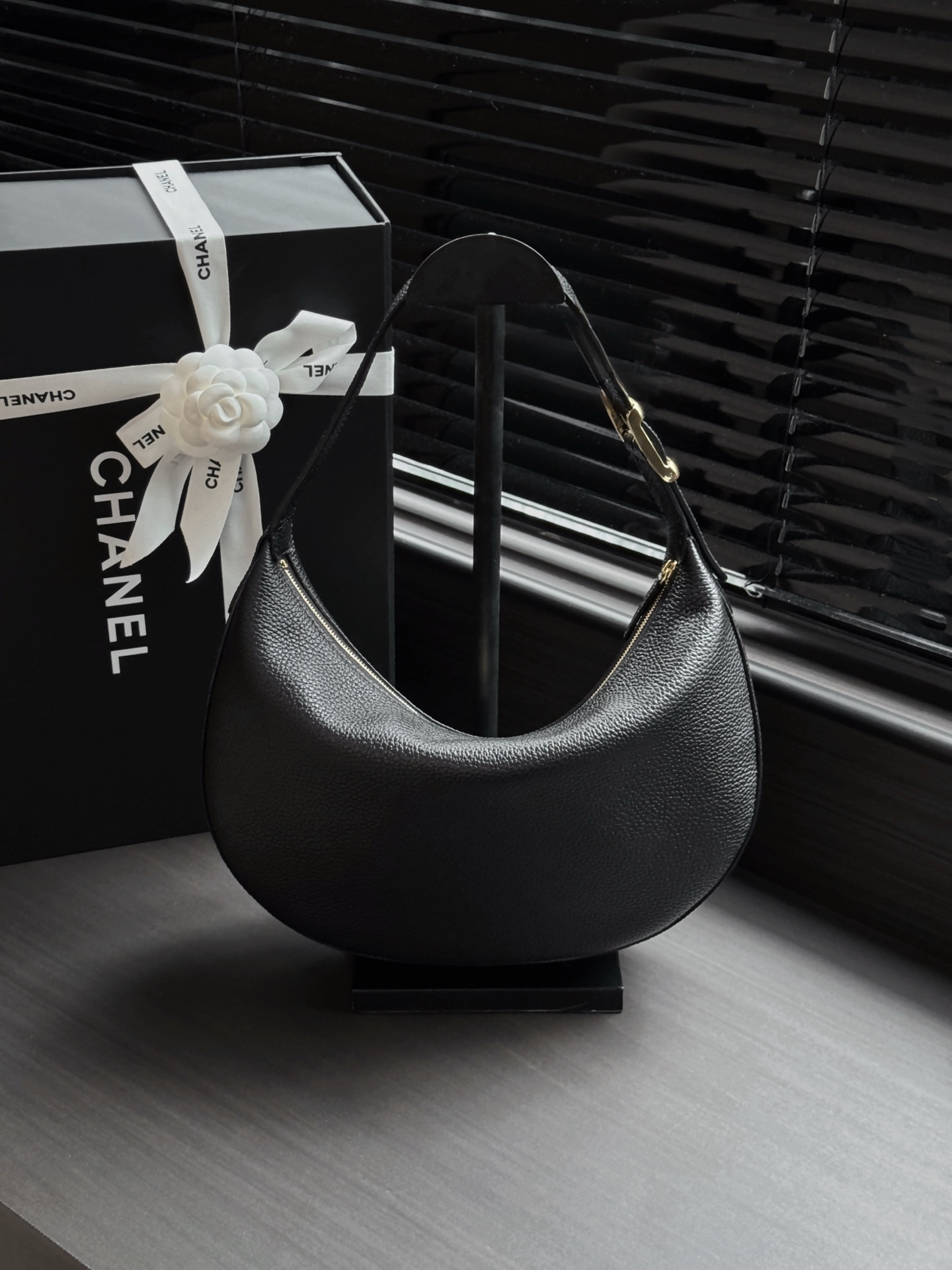 Ch*el hobo handbag as6570 21 x 30 x 9cm