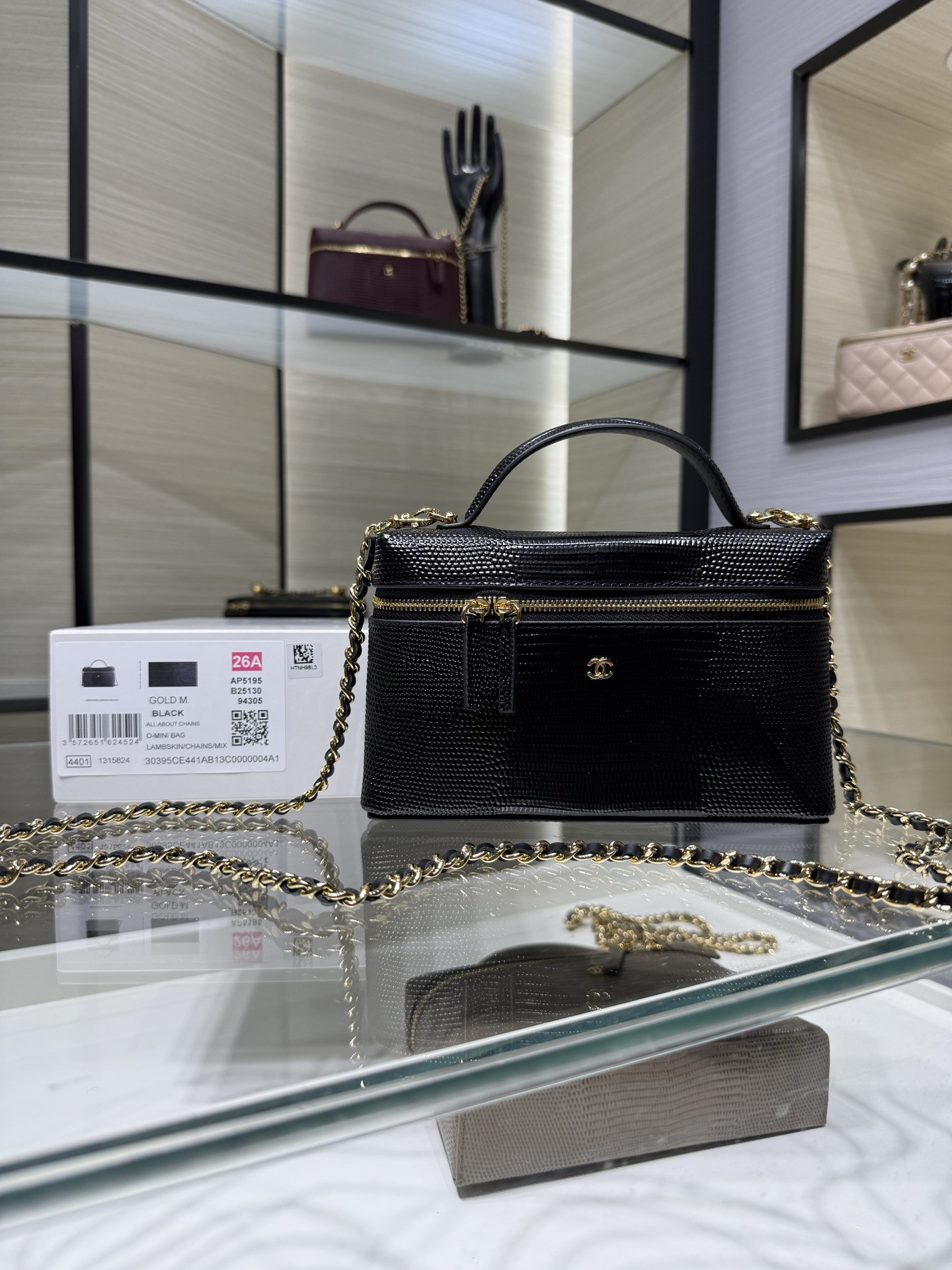 Ch*el classic vanity with chain handbag ap5195 17x19.5x5cm