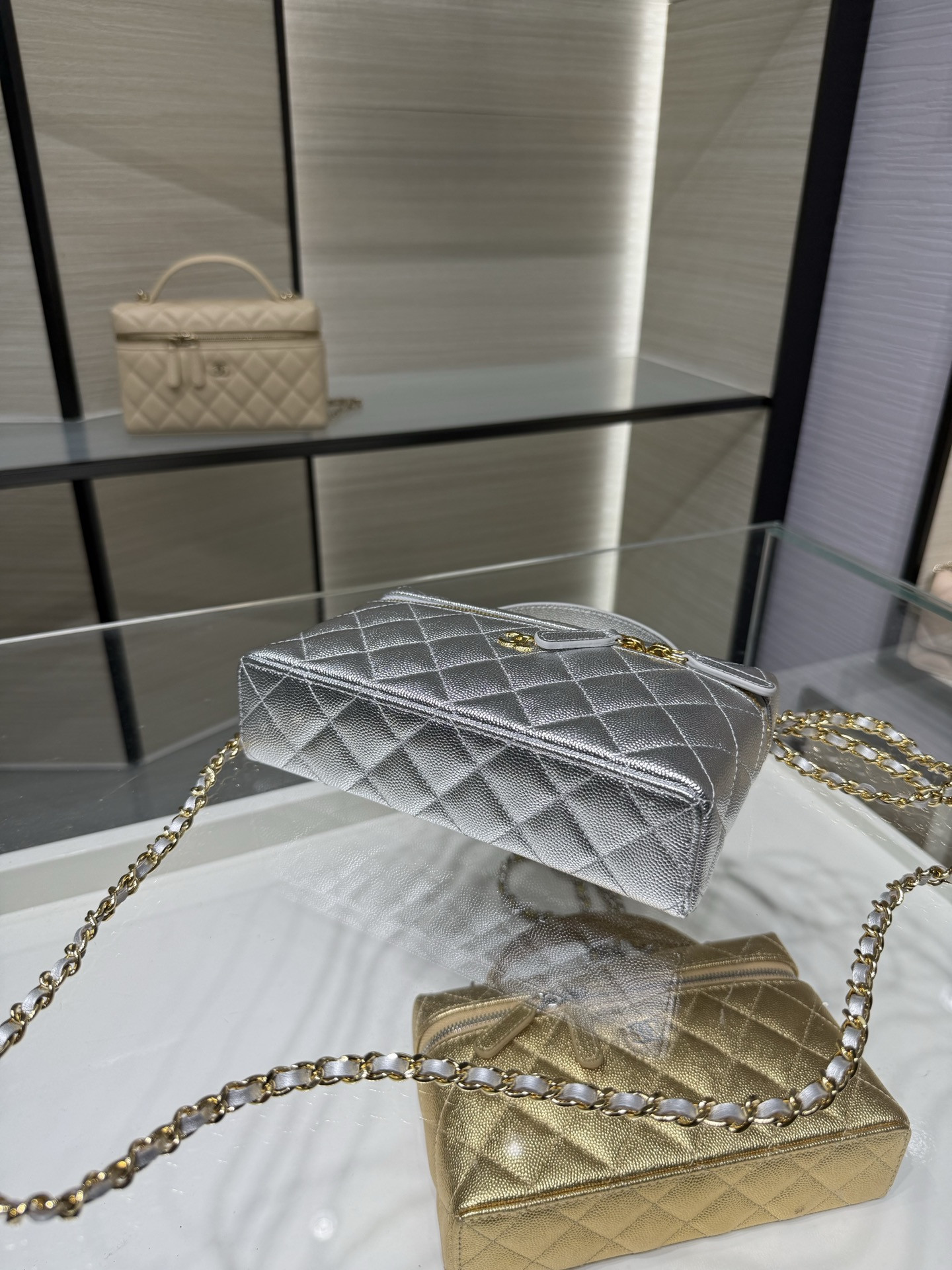 Ch*el classic vanity with chain handbag ap4385 17x19x5cm