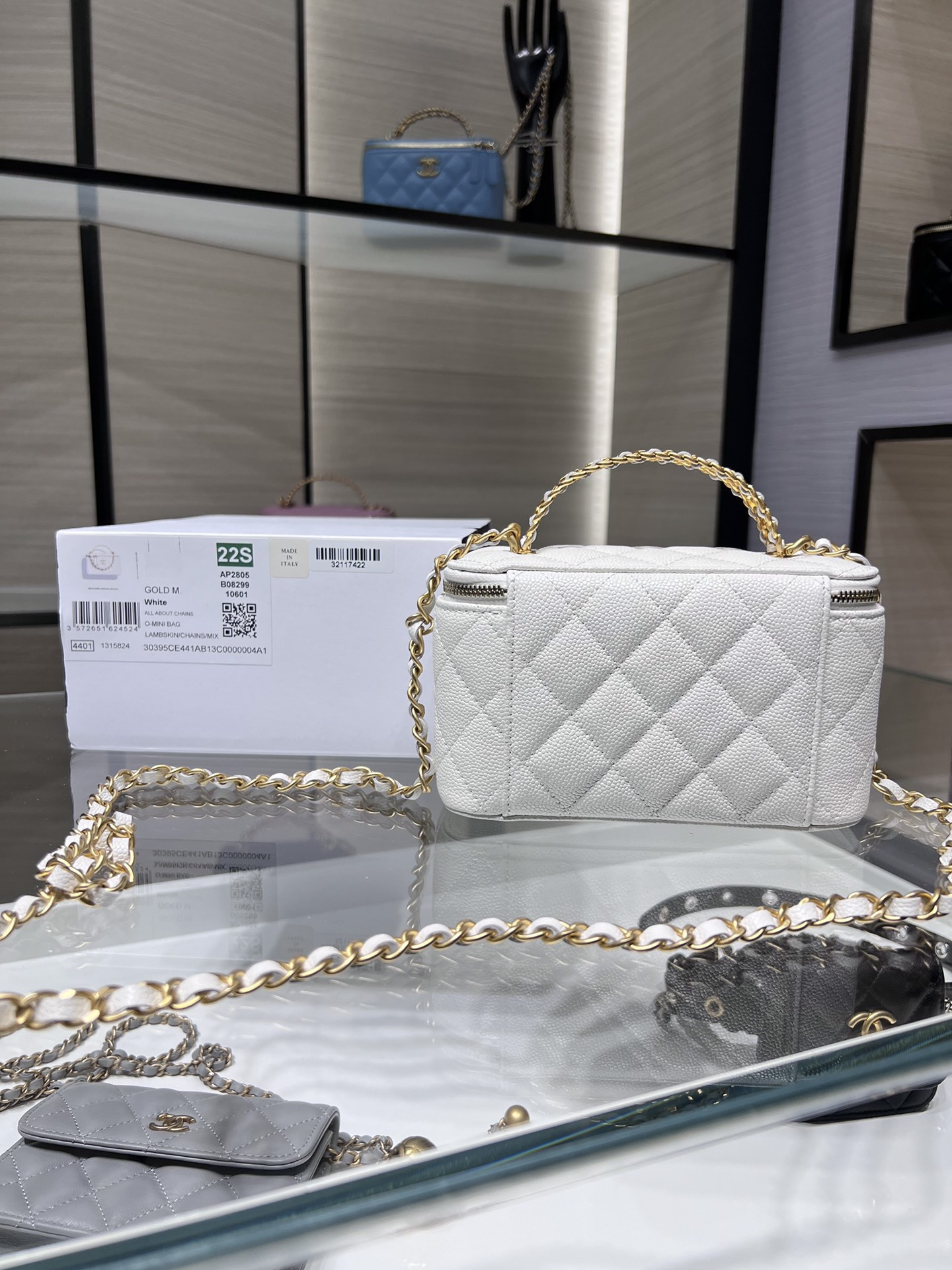 Ch*el vanity with chain 9.5x17x8cm