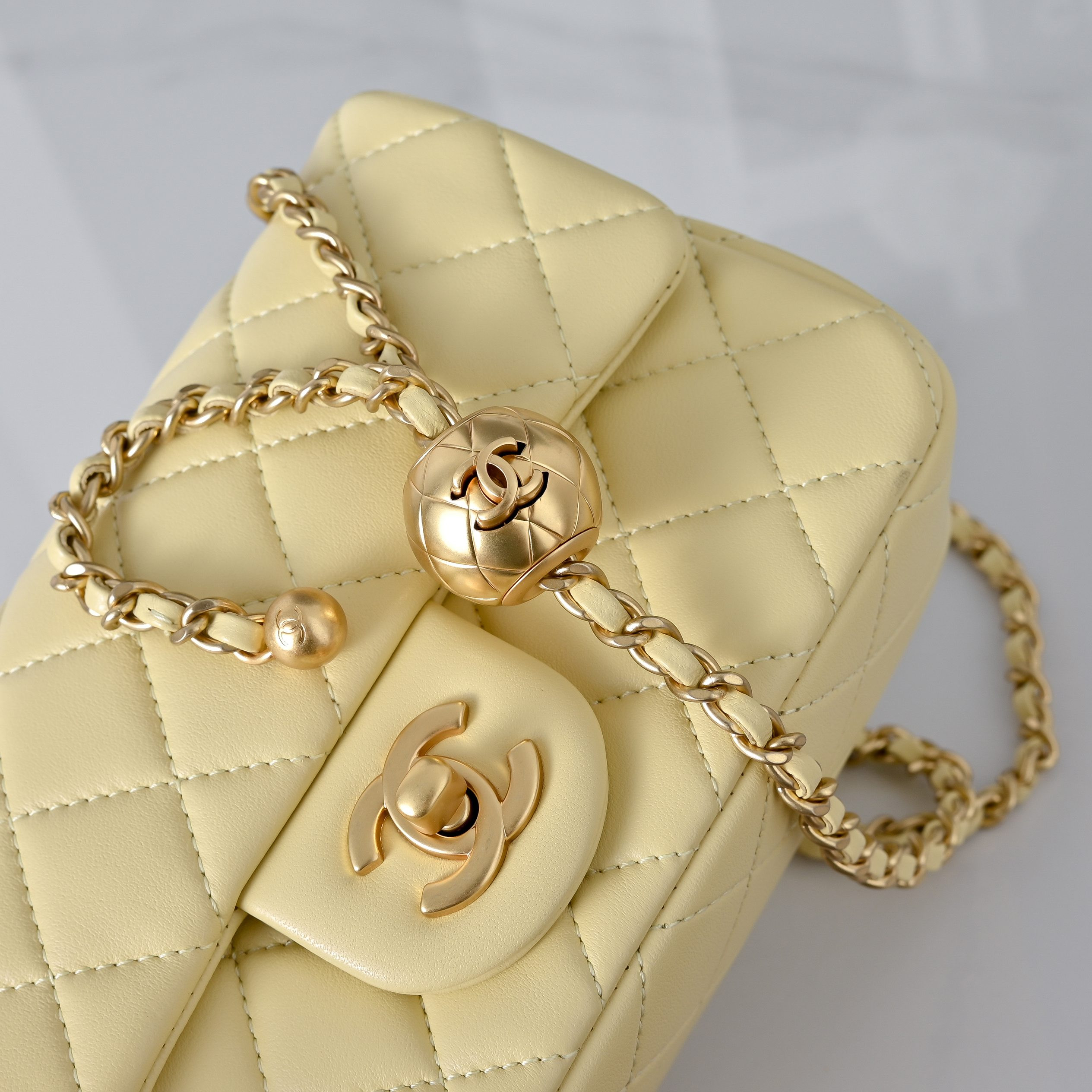 Ch*el flap bag butter yellow as1787 20x13x7cm