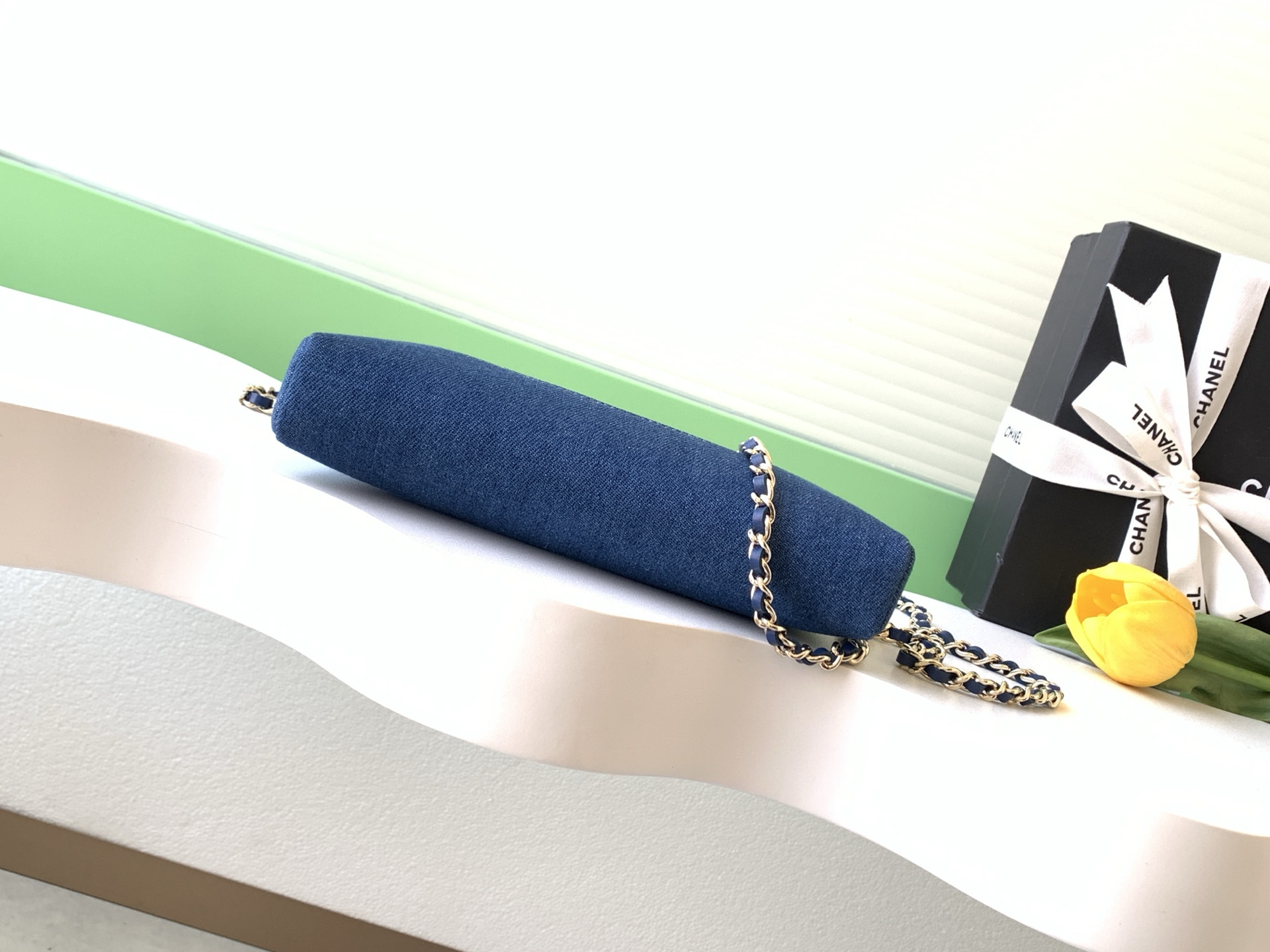 Ch*el clutch with chain ap3656 17x20.5x3.5cm