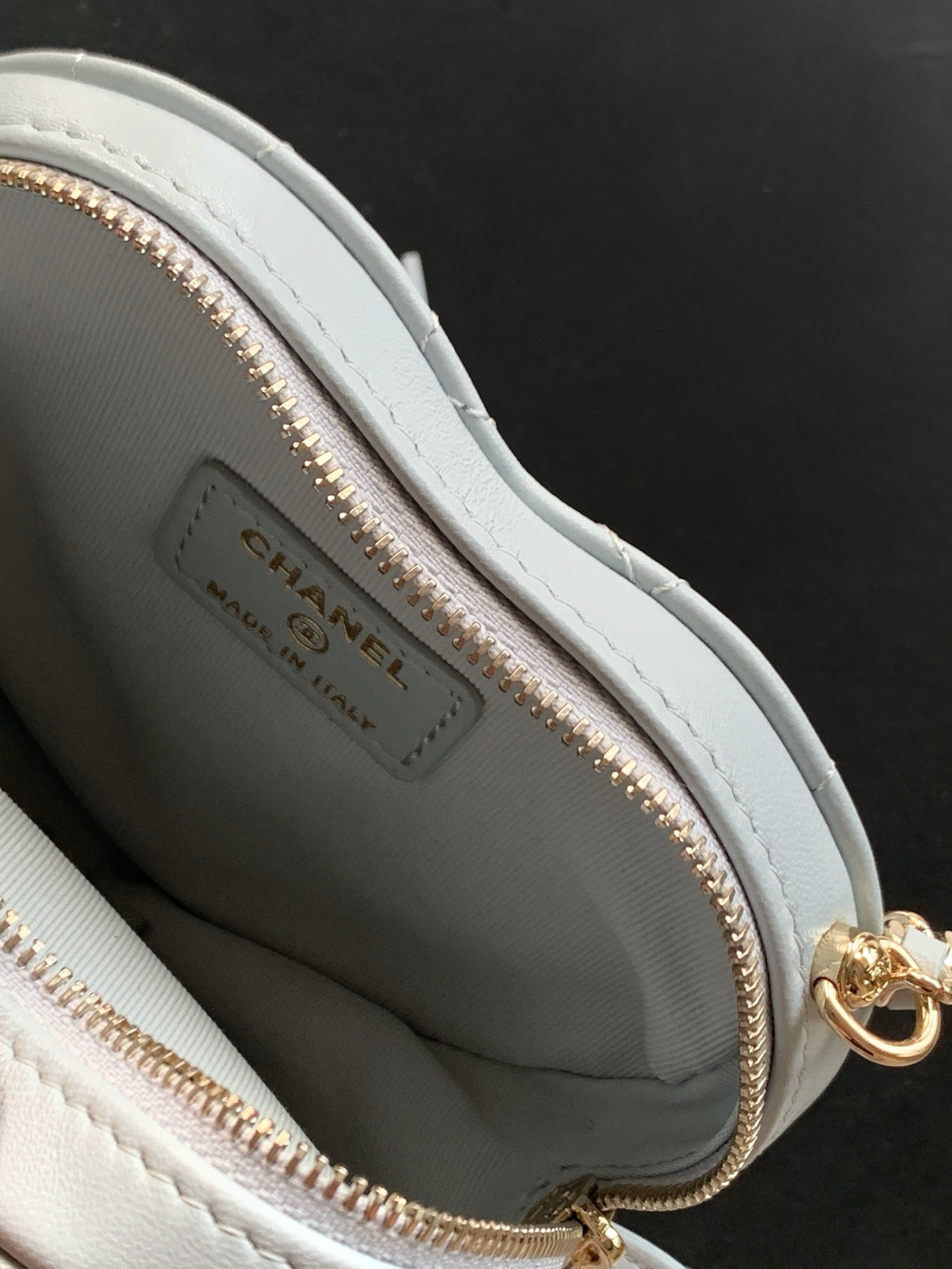 Ch*el mini 22s heart clutch with chain 12x13x5.5cm