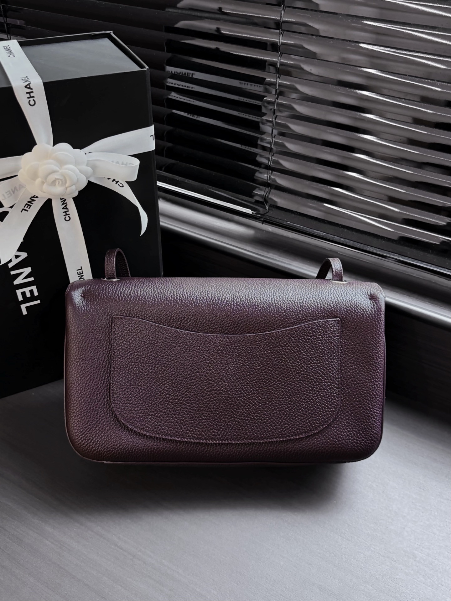 Ch*el maxi flap bag in coffee with silver-tone hardware as6231 19.5x32x10cm