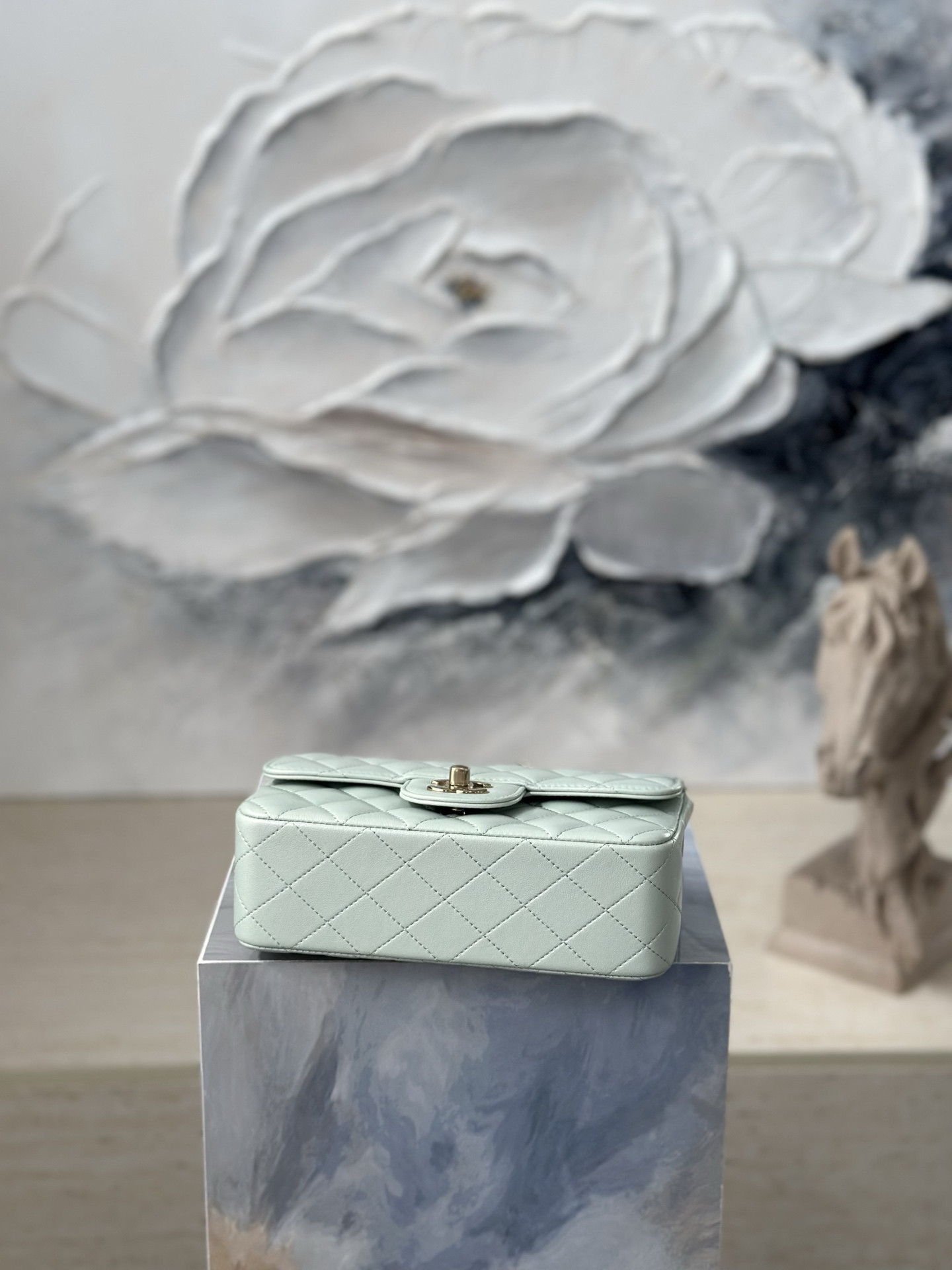 Ch*el flap bag pearlescent as1116 20x12x6cm