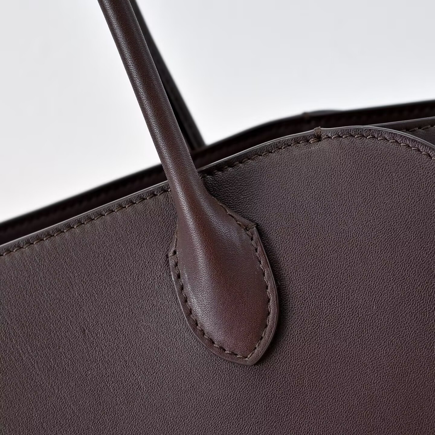 T*e R0w marlo bag in leather 30x14x21cm