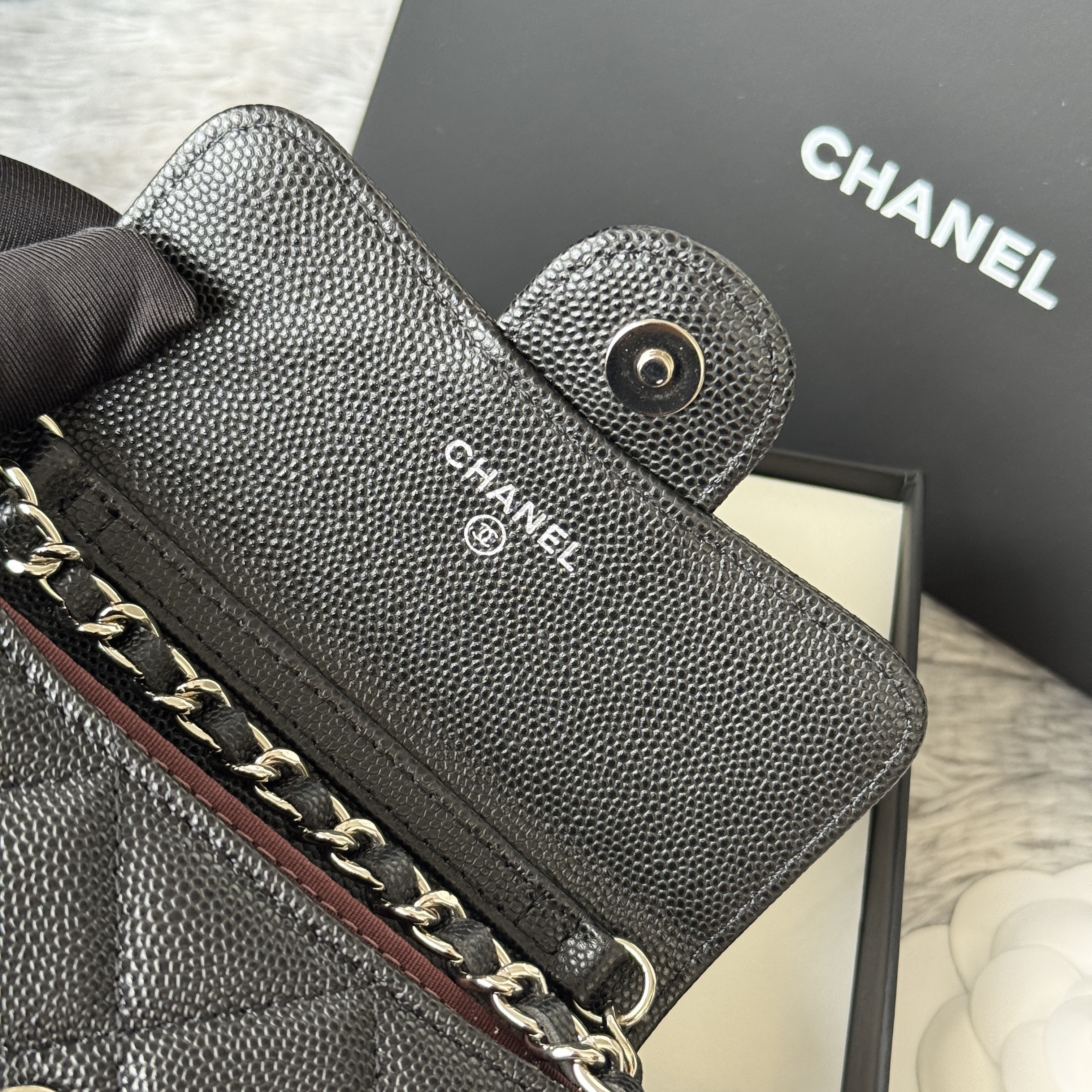 Ch*el wallet on chain 8.5x12.5x2.5cm