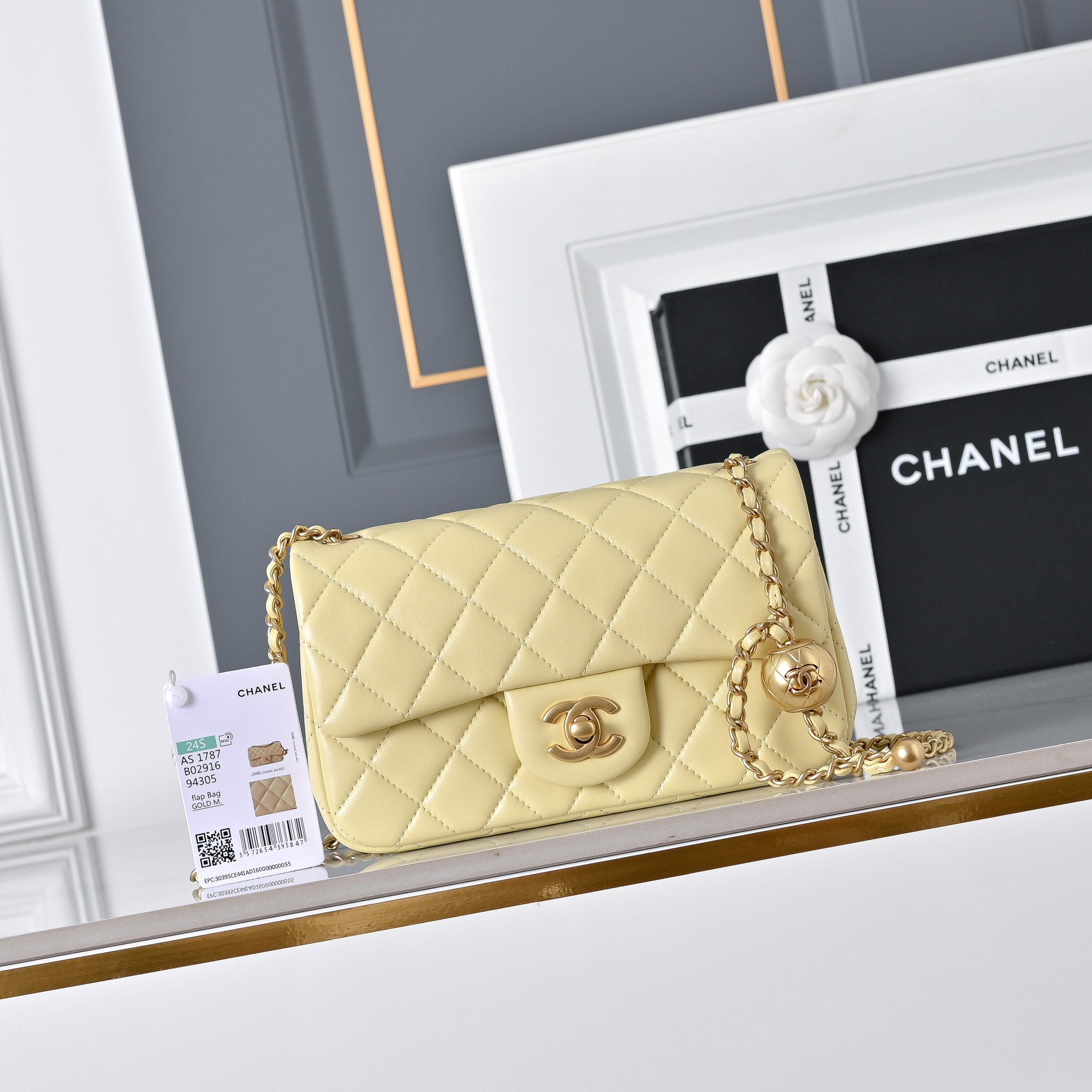 Ch*el flap bag butter yellow as1787 20x13x7cm