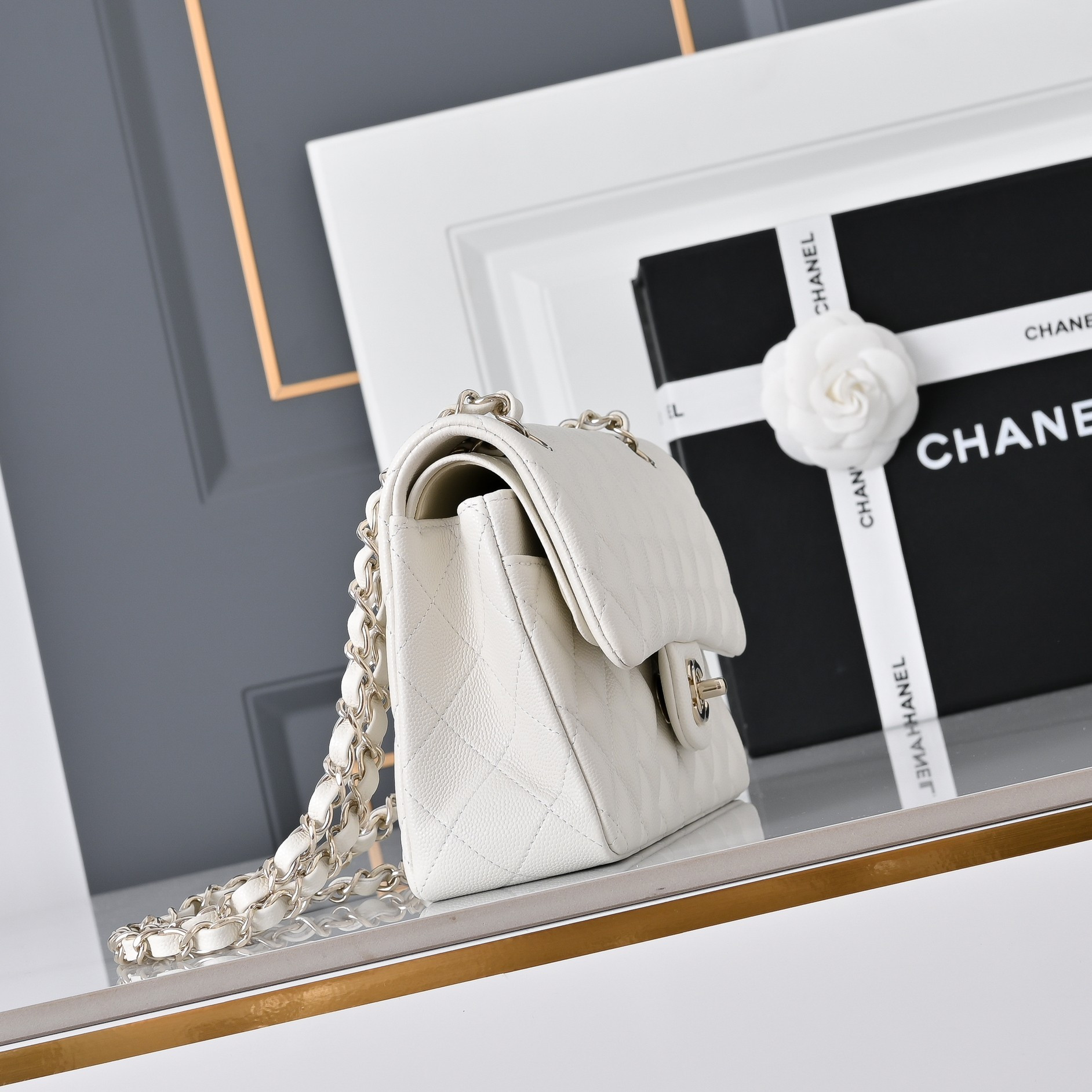Ch*el classic flap handbag off-white with light gold hardware and caviar leather a01113 23x14.5x6cm