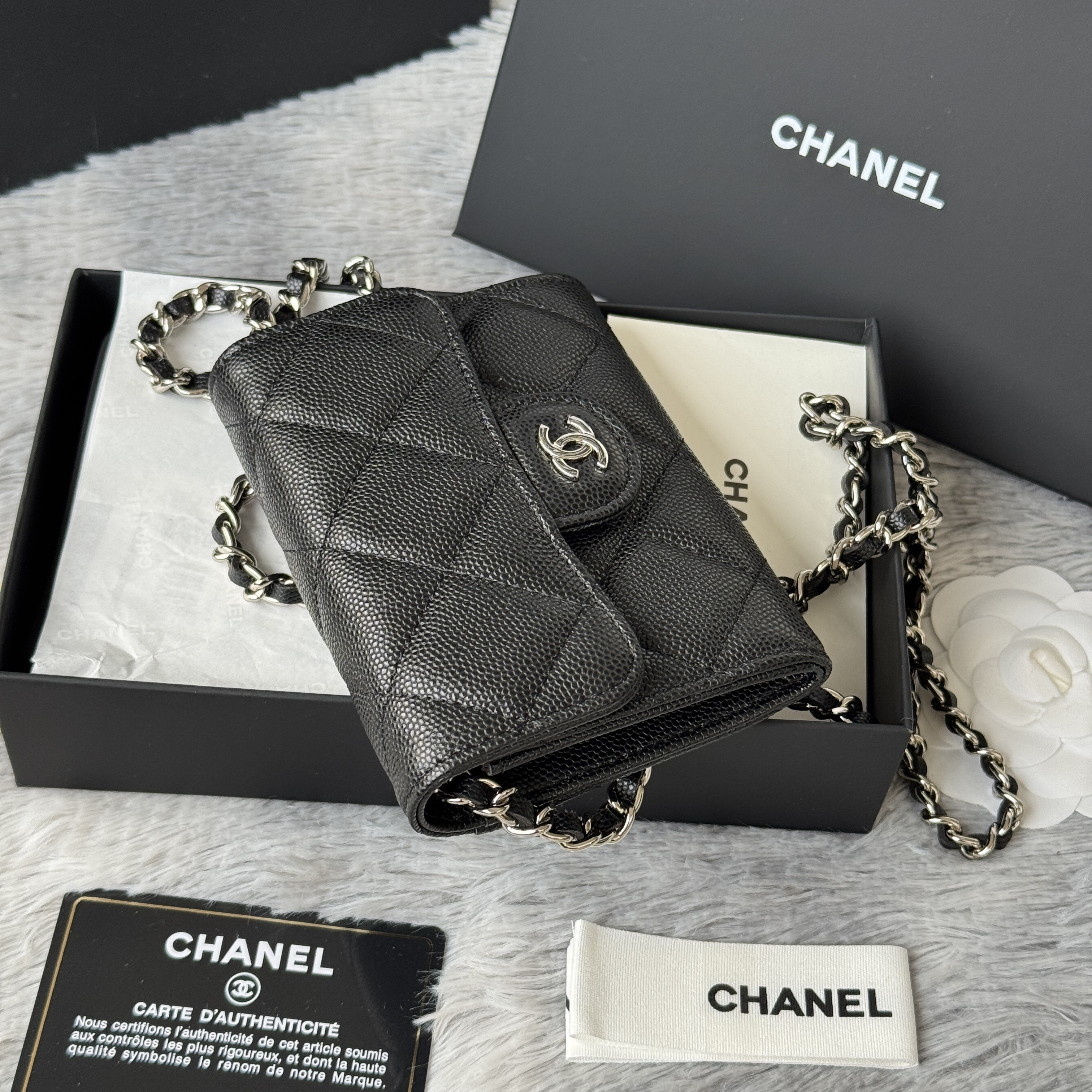 Ch*el wallet on chain 8.5x12.5x2.5cm