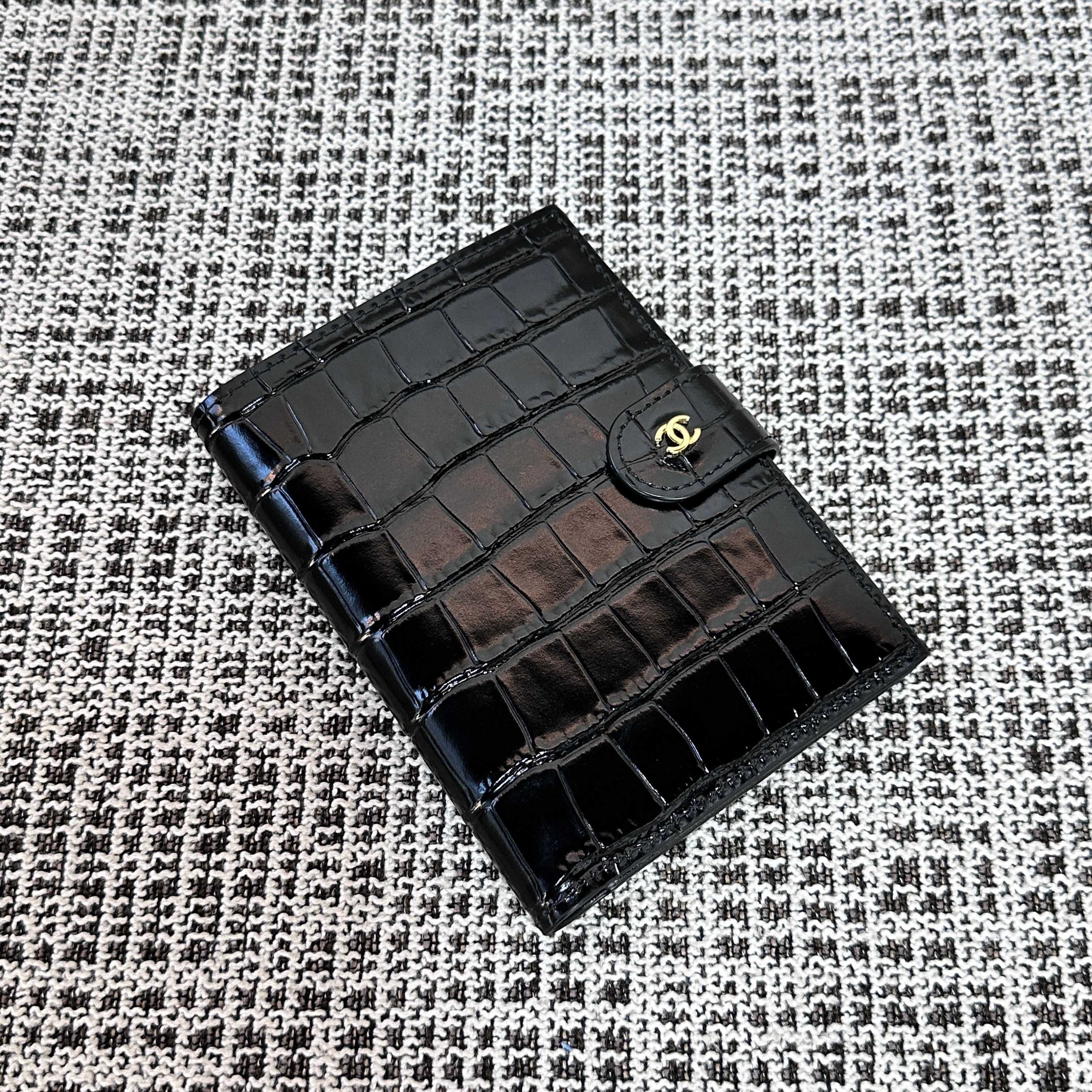 Ch*el passport holder ap5193 14.2x10.5x1.5cm
