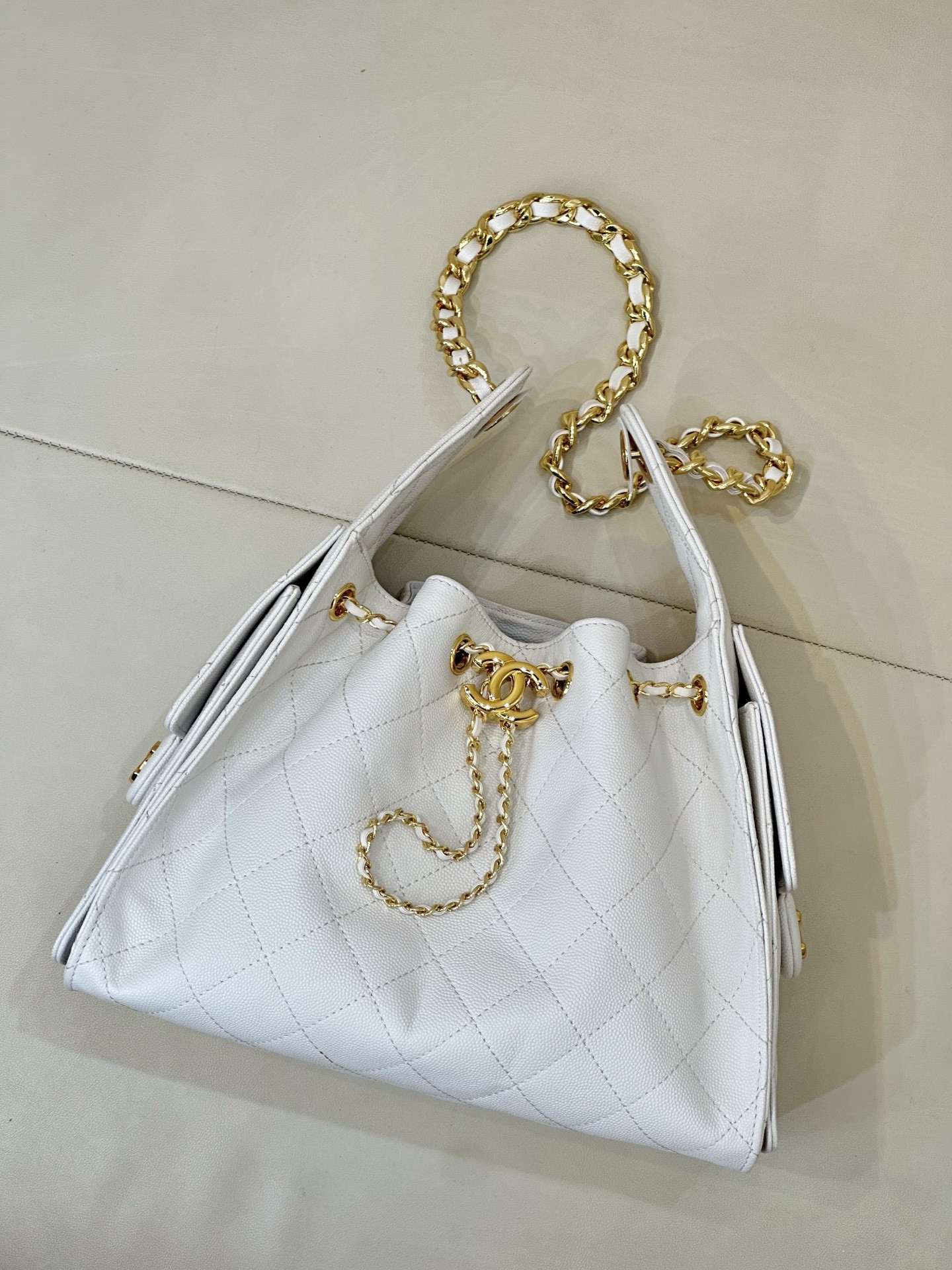 Ch*el 25c bucket bag polished gold hardware with red lining as5293 26x30x14cm