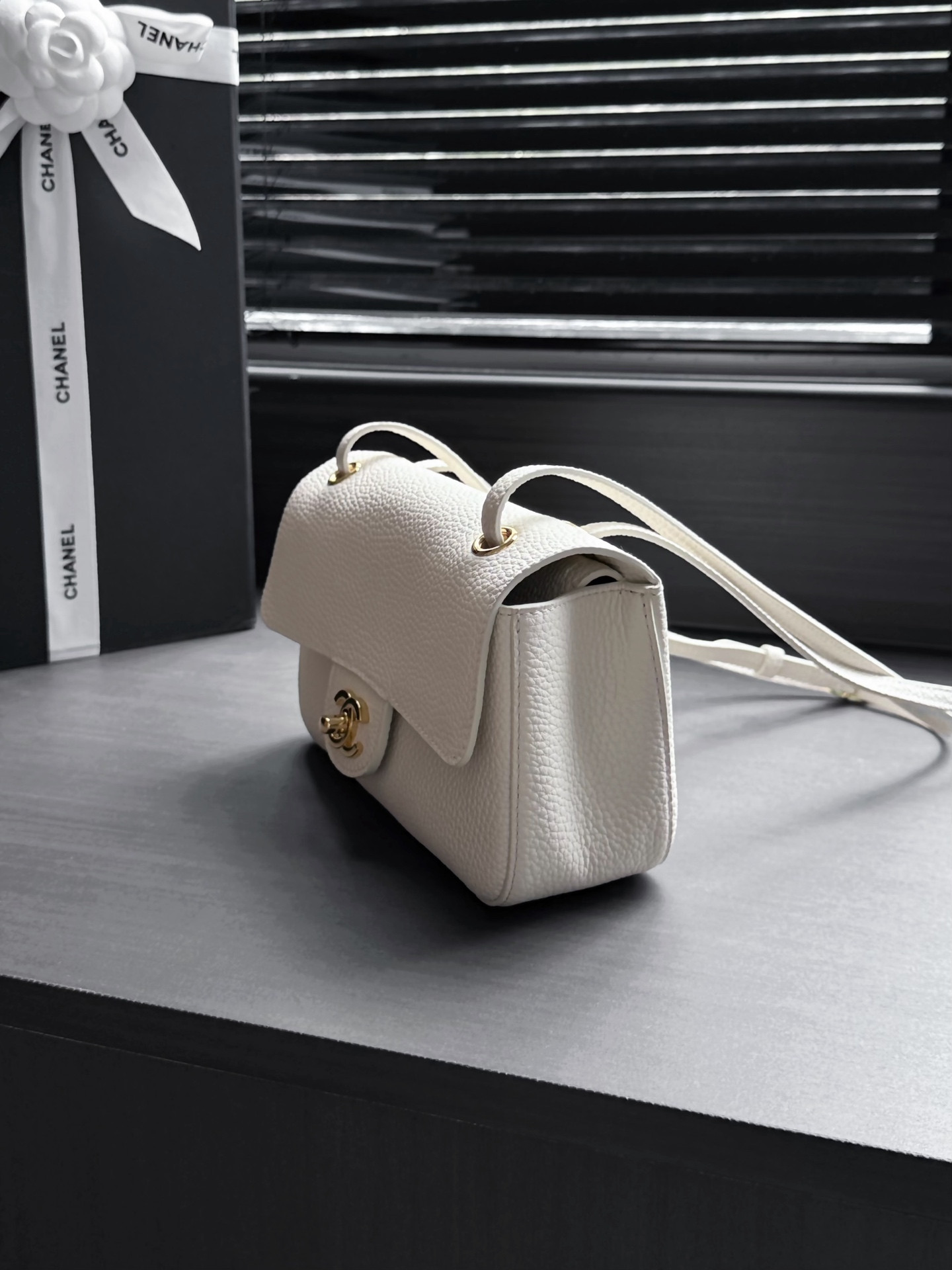 Ch*el mini flap bag gold hardware as6573 13x20x6cm