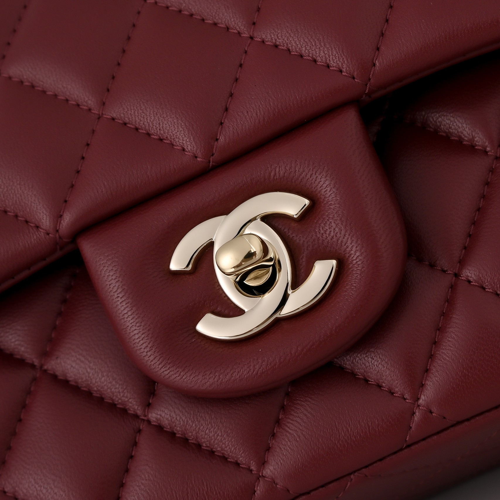 Ch*el classic burgundy lambskin flap handbag with light gold hardware a01112 15.5x25.5x6cm