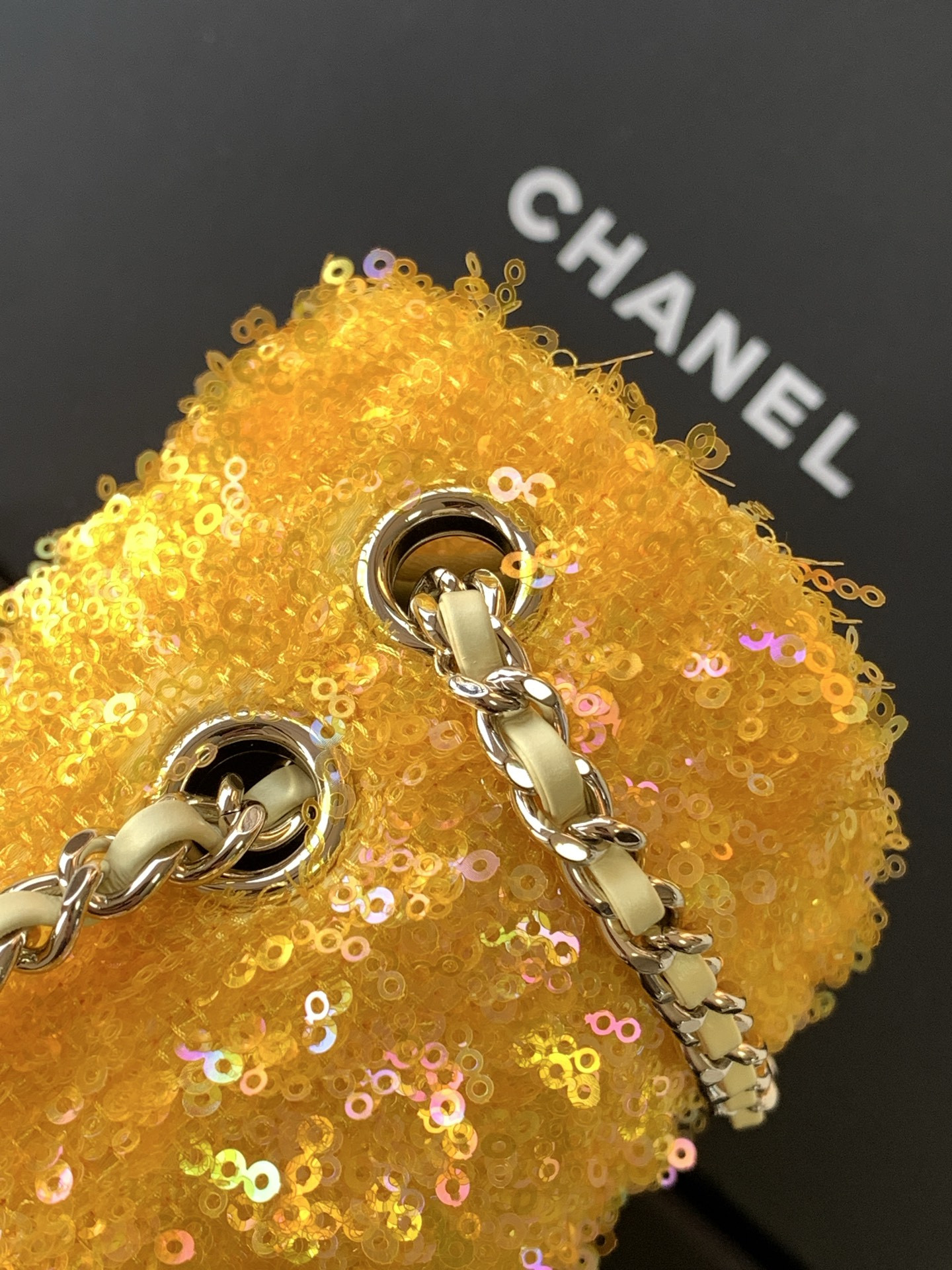 Ch*el sequin flap bag as4561 14x21x8cm