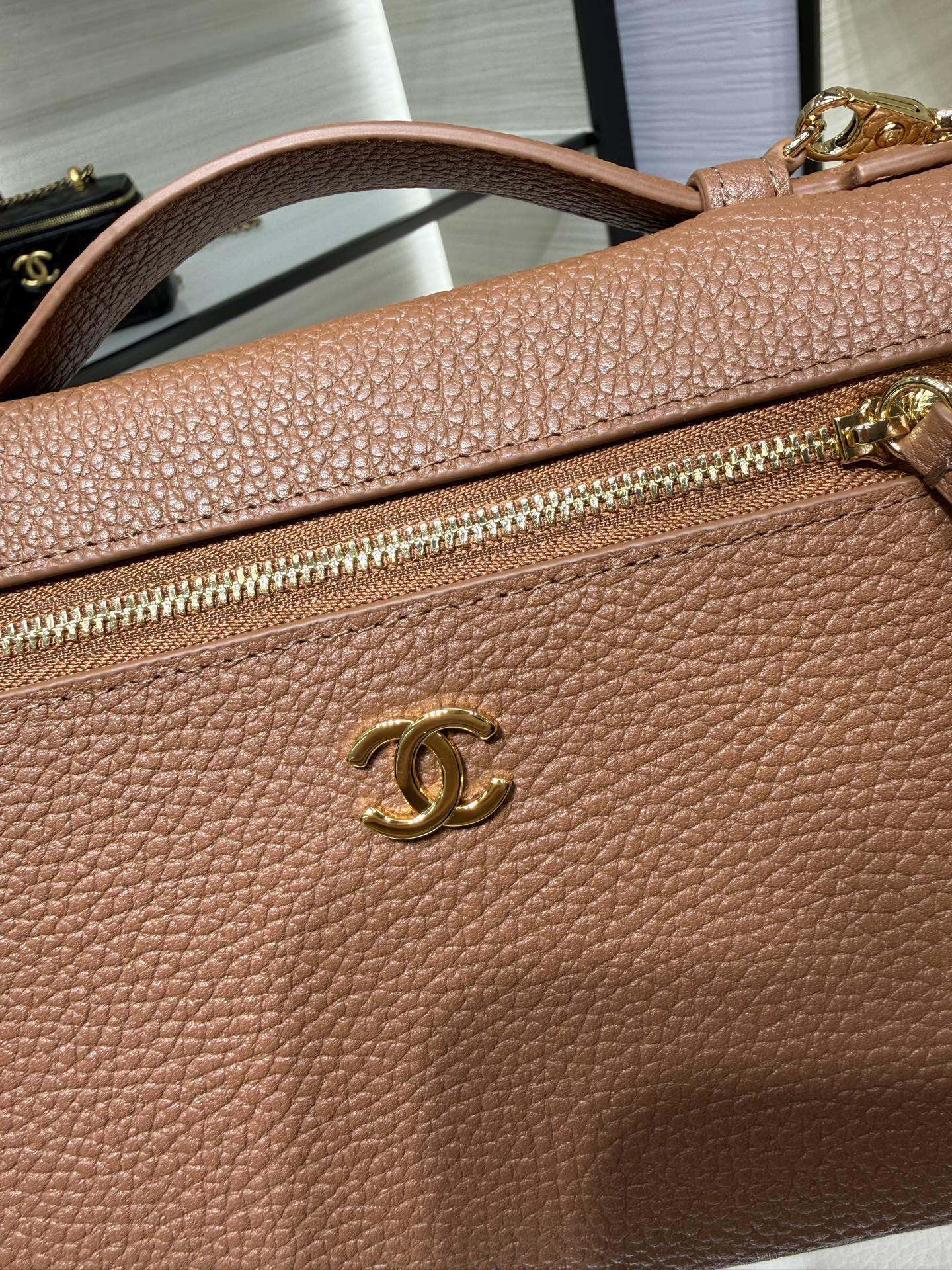 Ch*el classic vanity with chain handbag ap5347 15x23x5cm