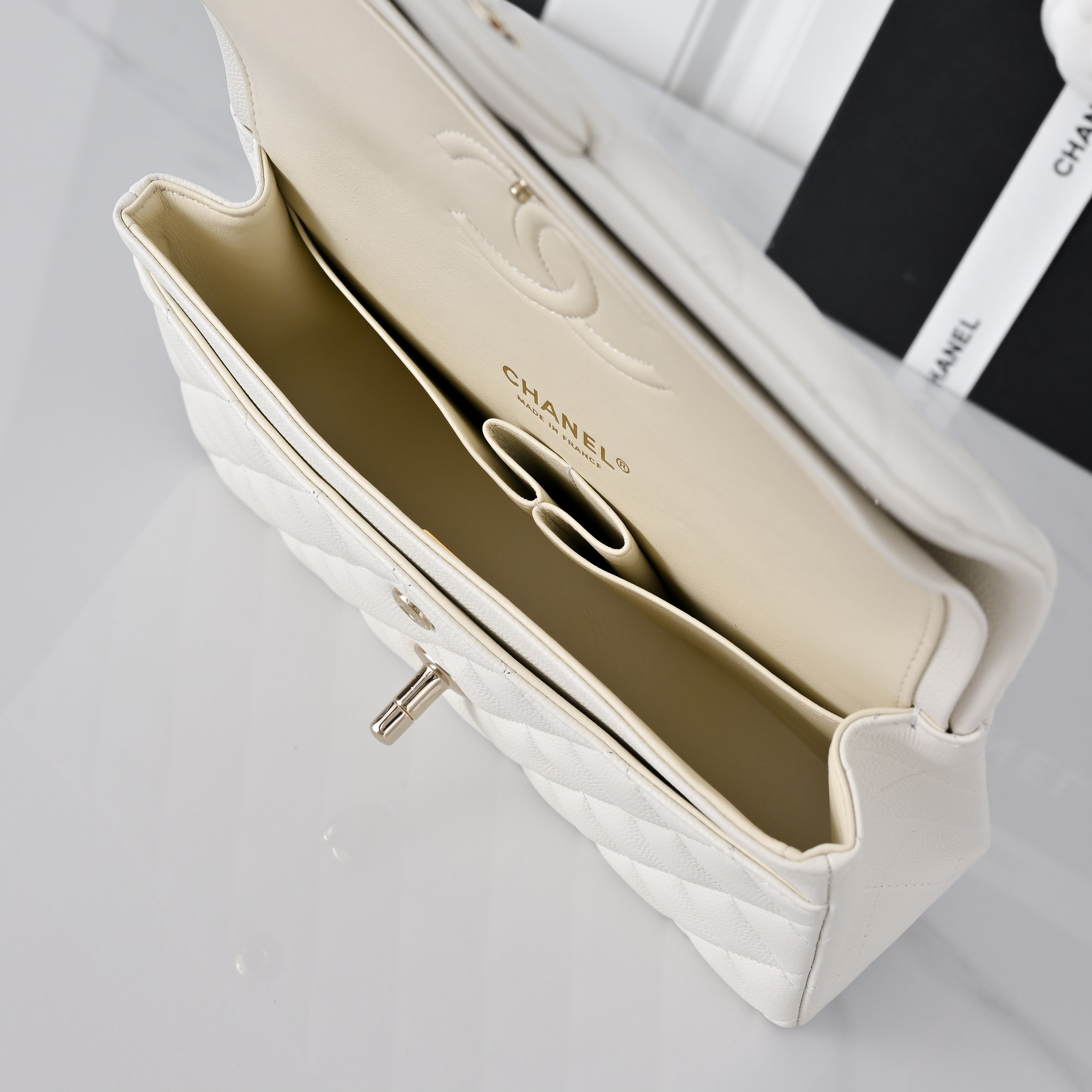 Ch*el classic flap handbag off-white with light gold hardware and caviar leather a01113 23x14.5x6cm