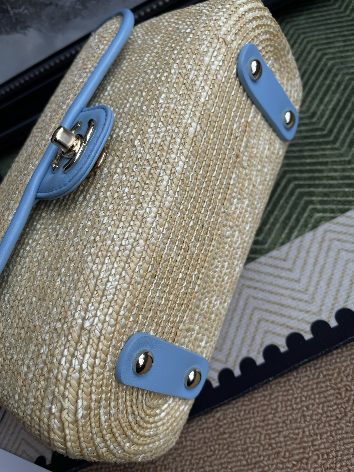 Ch*el flap bag as6017 23x14.5x6cm