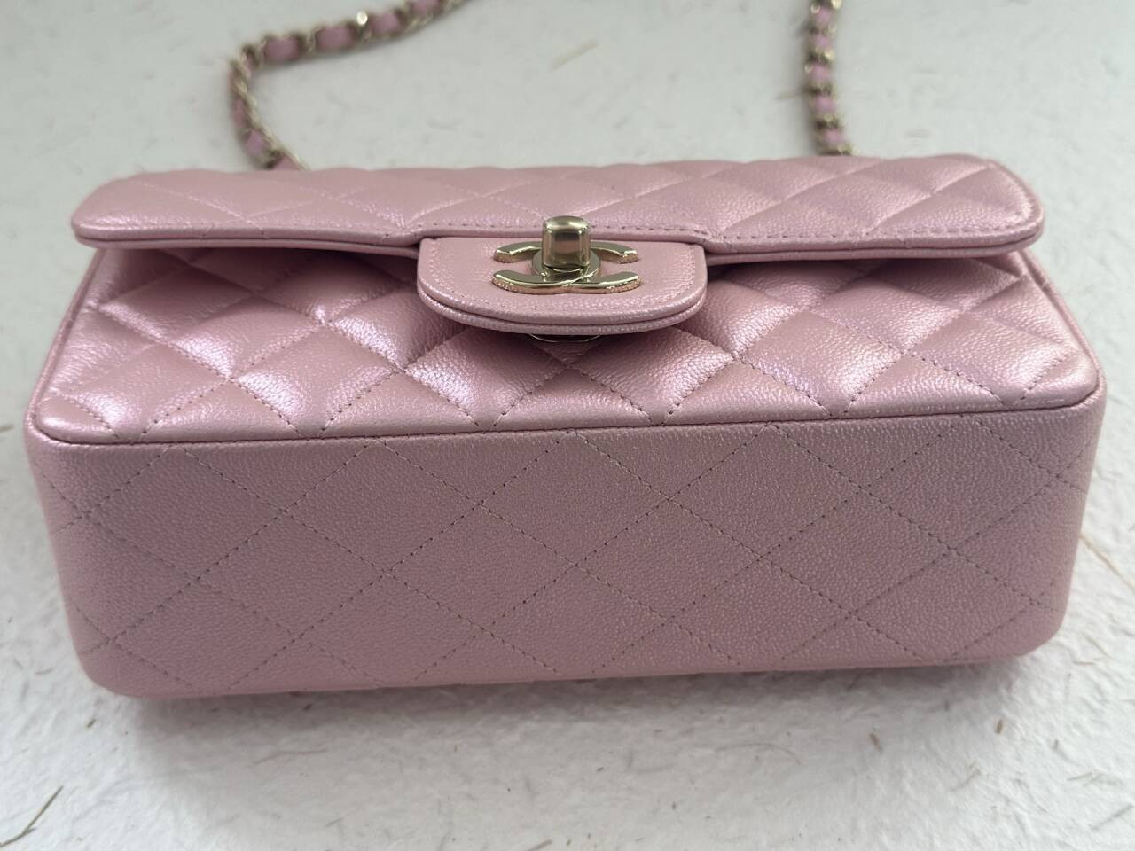 Ch*el flap bag pearlescent pink as1116 20x12x6cm