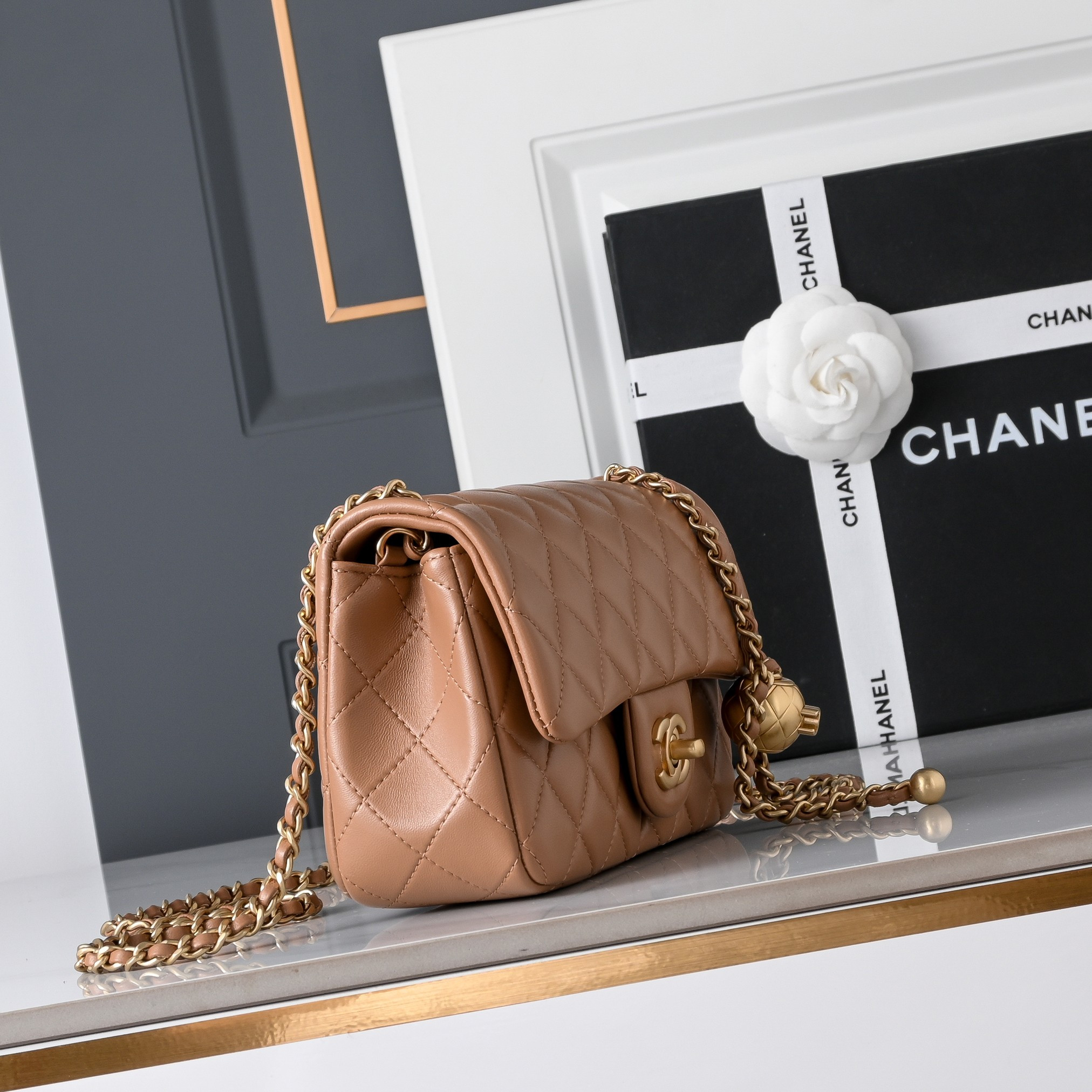 Ch*el flap bag caramel as1787 20x13x7cm