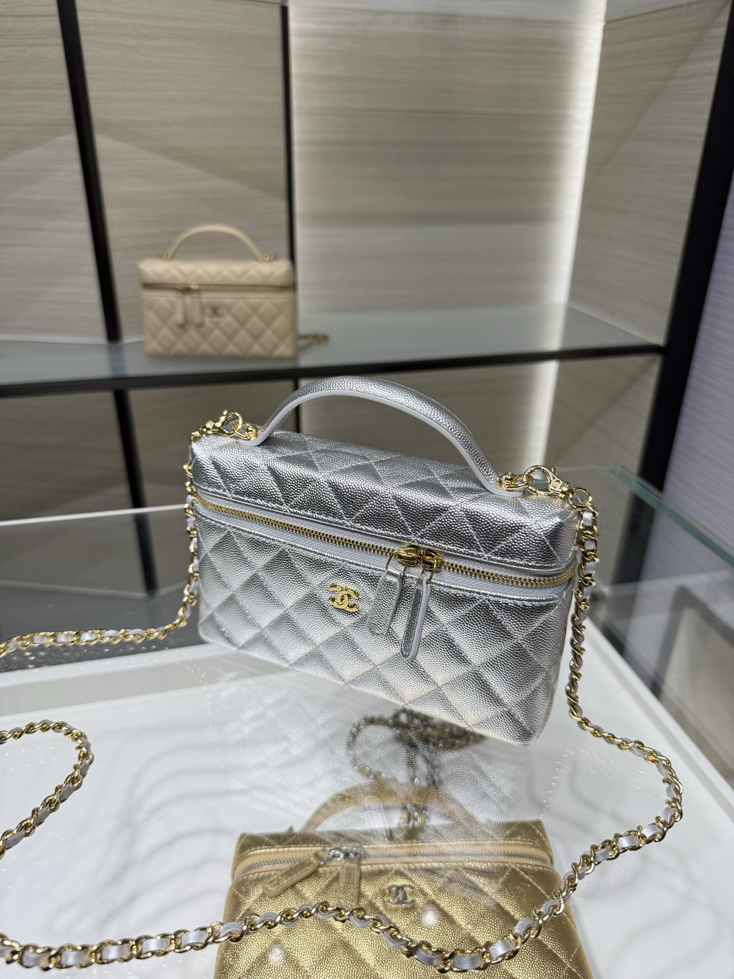 Ch*el classic vanity with chain handbag ap4385 17x19x5cm