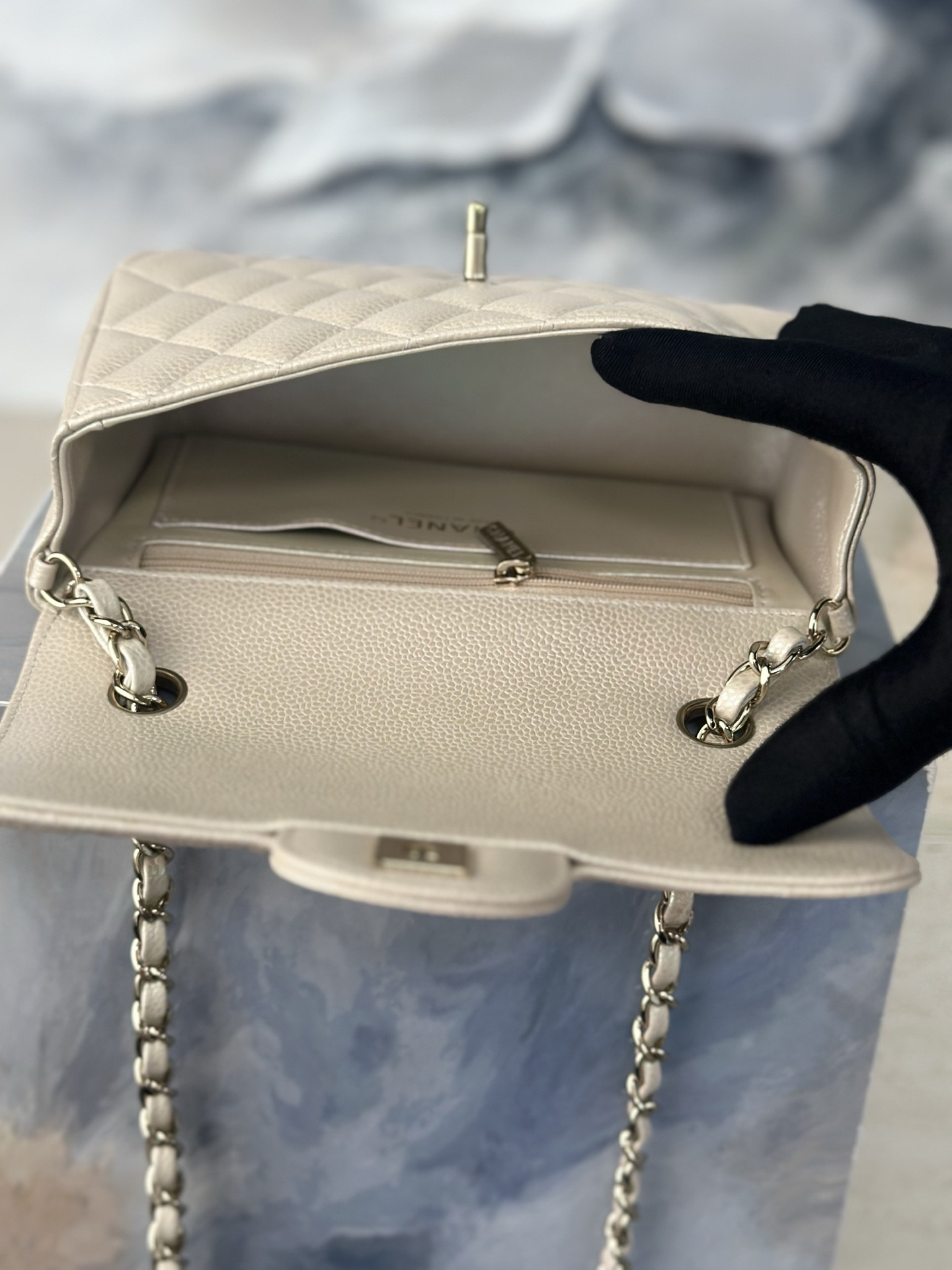 Ch*el flap bag pearlescent light beige as1116 20x12x6cm
