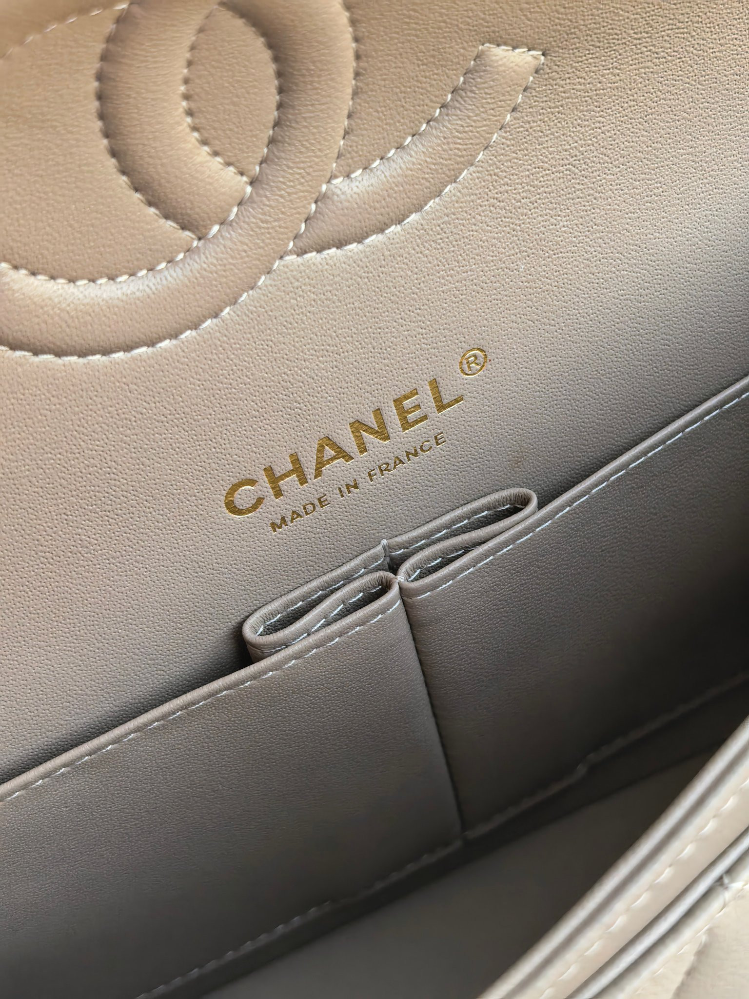 Ch*el classic flap bag light gold hardware 15.5x25.5x6.5cm