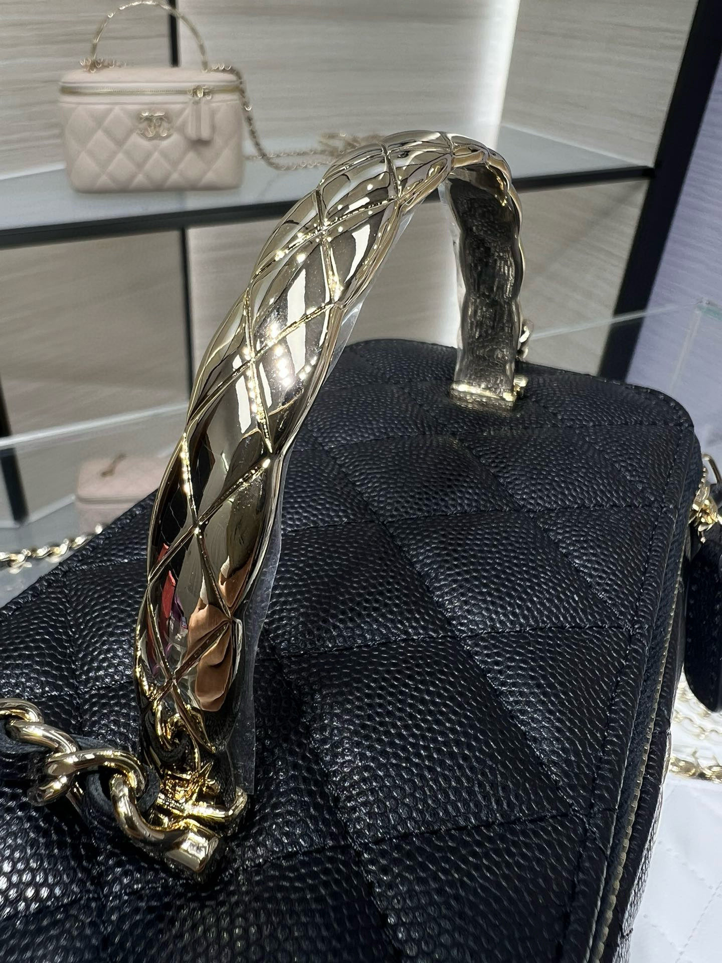Ch*el clutch with chain ap4590 17x9.5x8cm