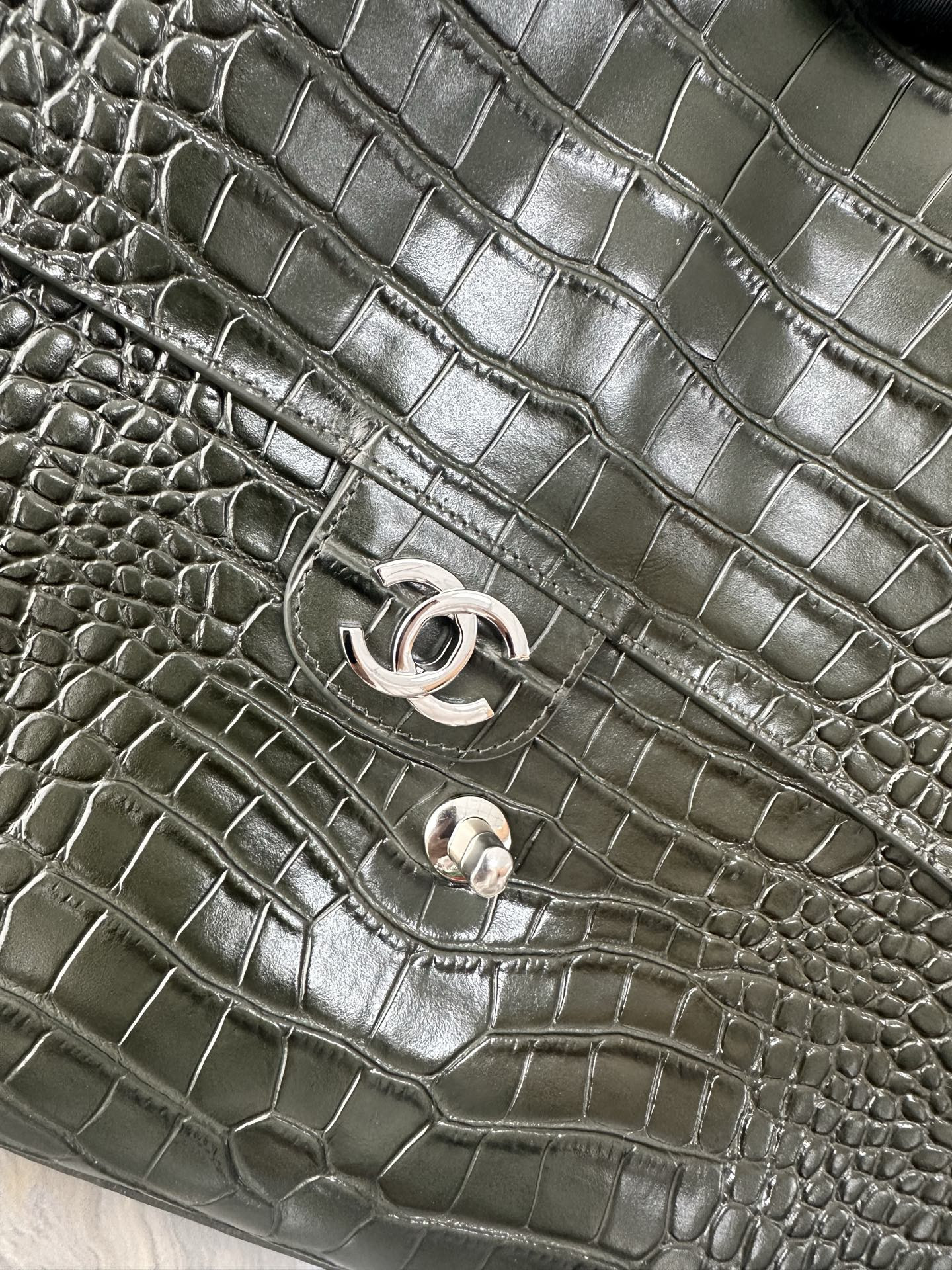 Ch*el maxi flap bag olive green silver hardware as6233 26x38.5x11cm