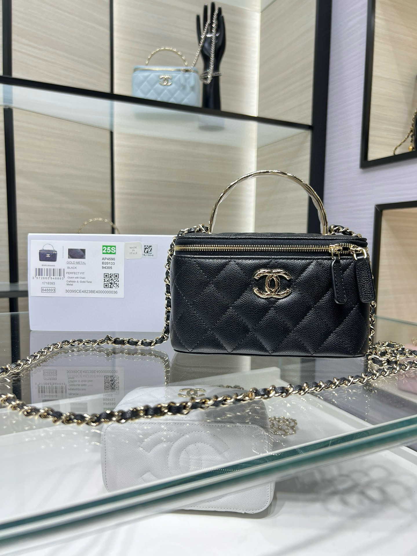 Ch*el clutch with chain ap4590 17x9.5x8cm