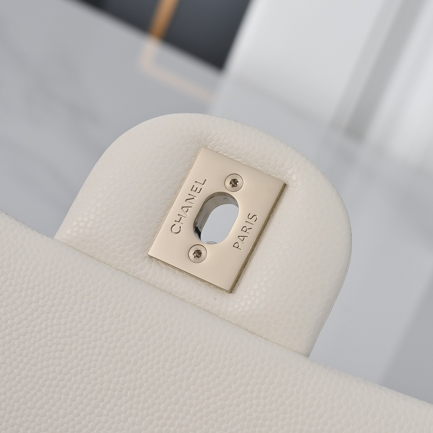 Ch*el classic flap handbag off-white with light gold hardware and caviar leather a01113 23x14.5x6cm