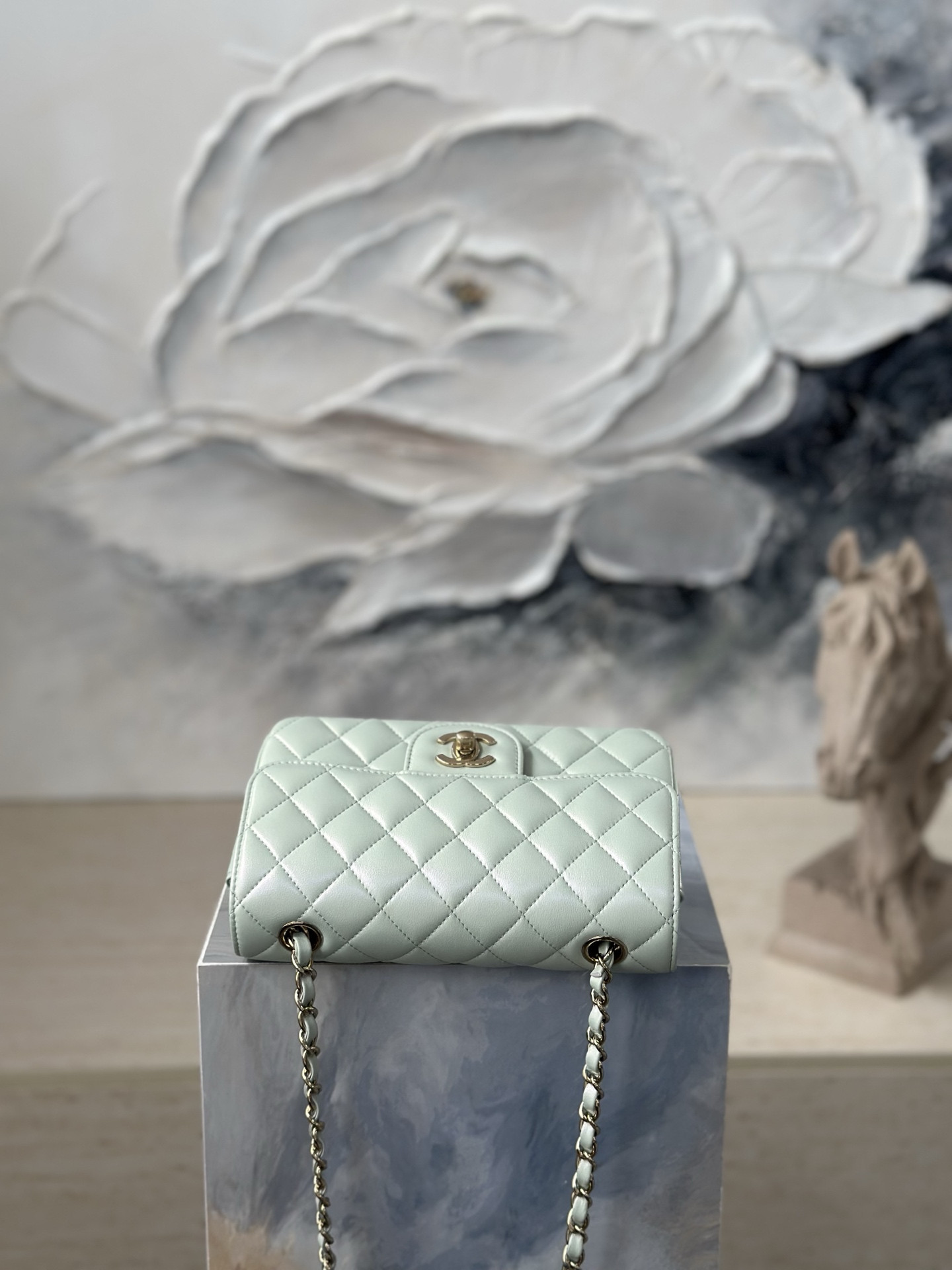Ch*el flap bag pearlescent as1116 20x12x6cm