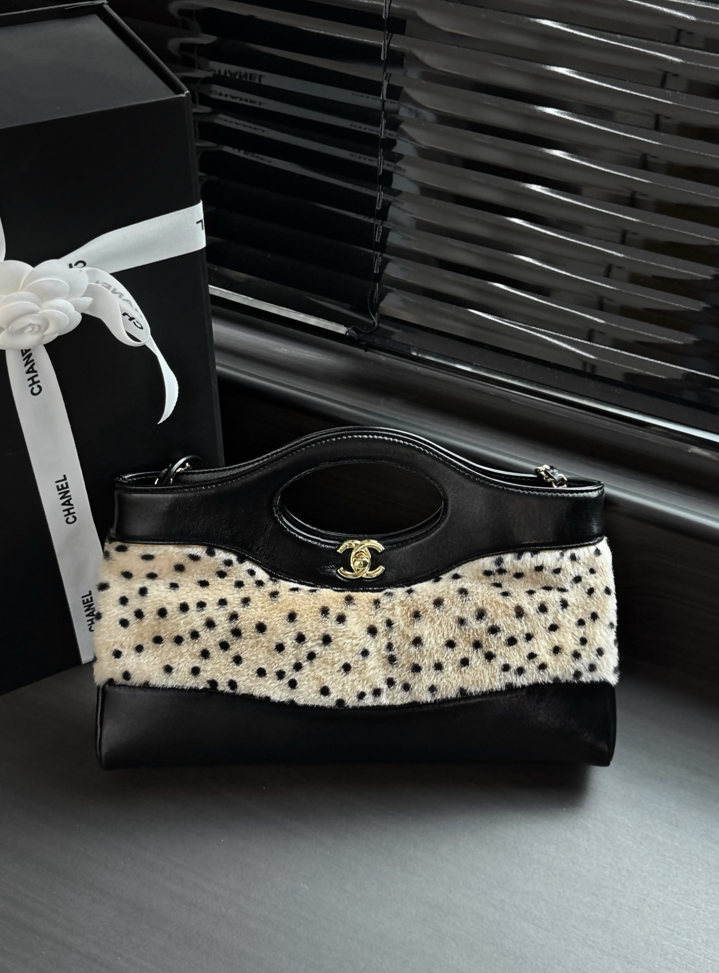 Ch*el 31 shopping bag as6361 22x32x6.5cm