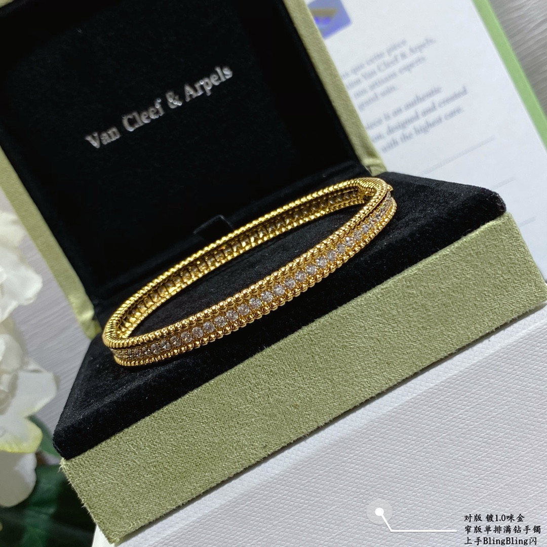 v*n cl*f & arpels narrow single row full Di*m*nd bracelet