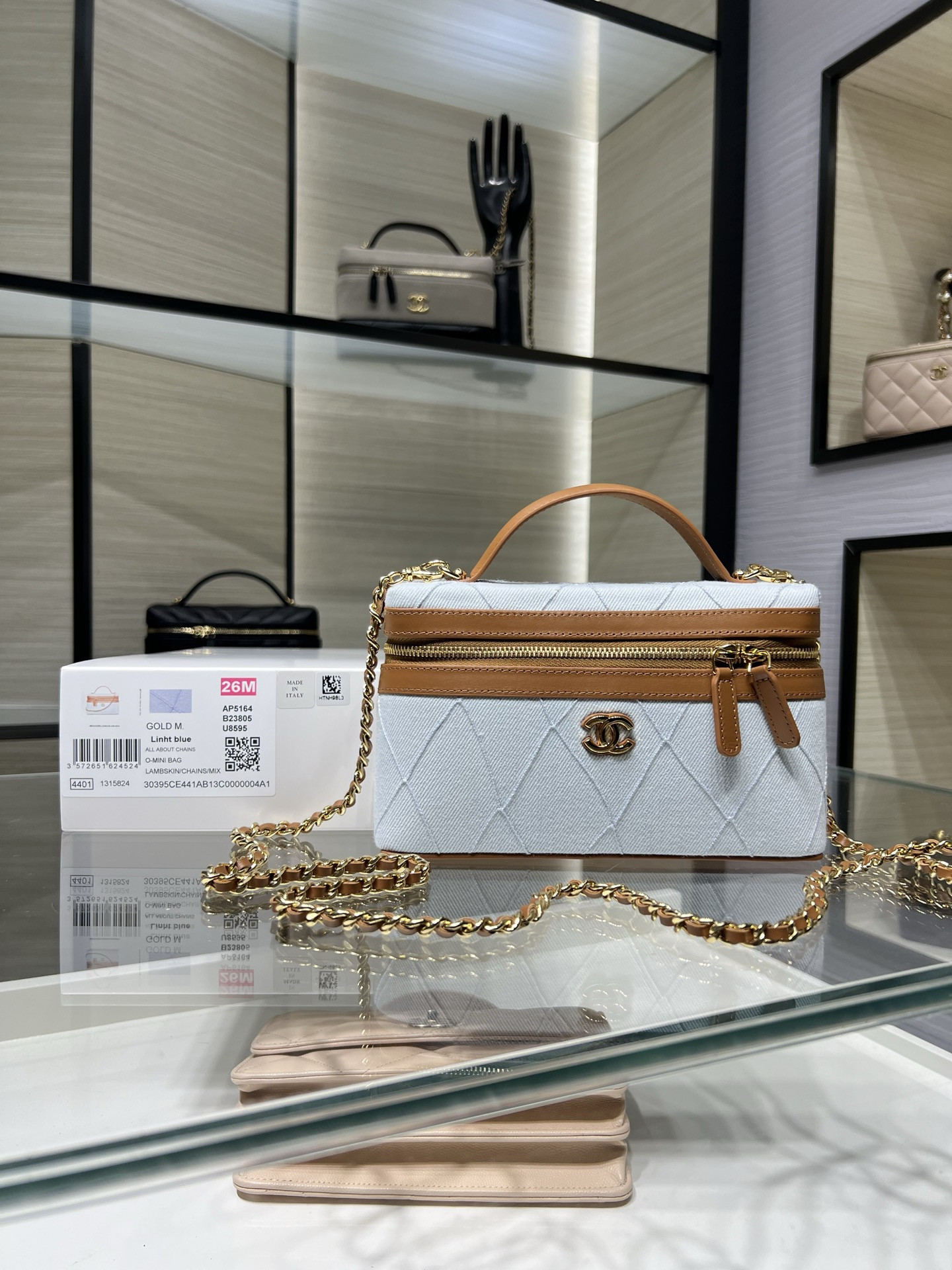 Ch*el classic vanity with chain handbag ap5164 17x19.5x5cm