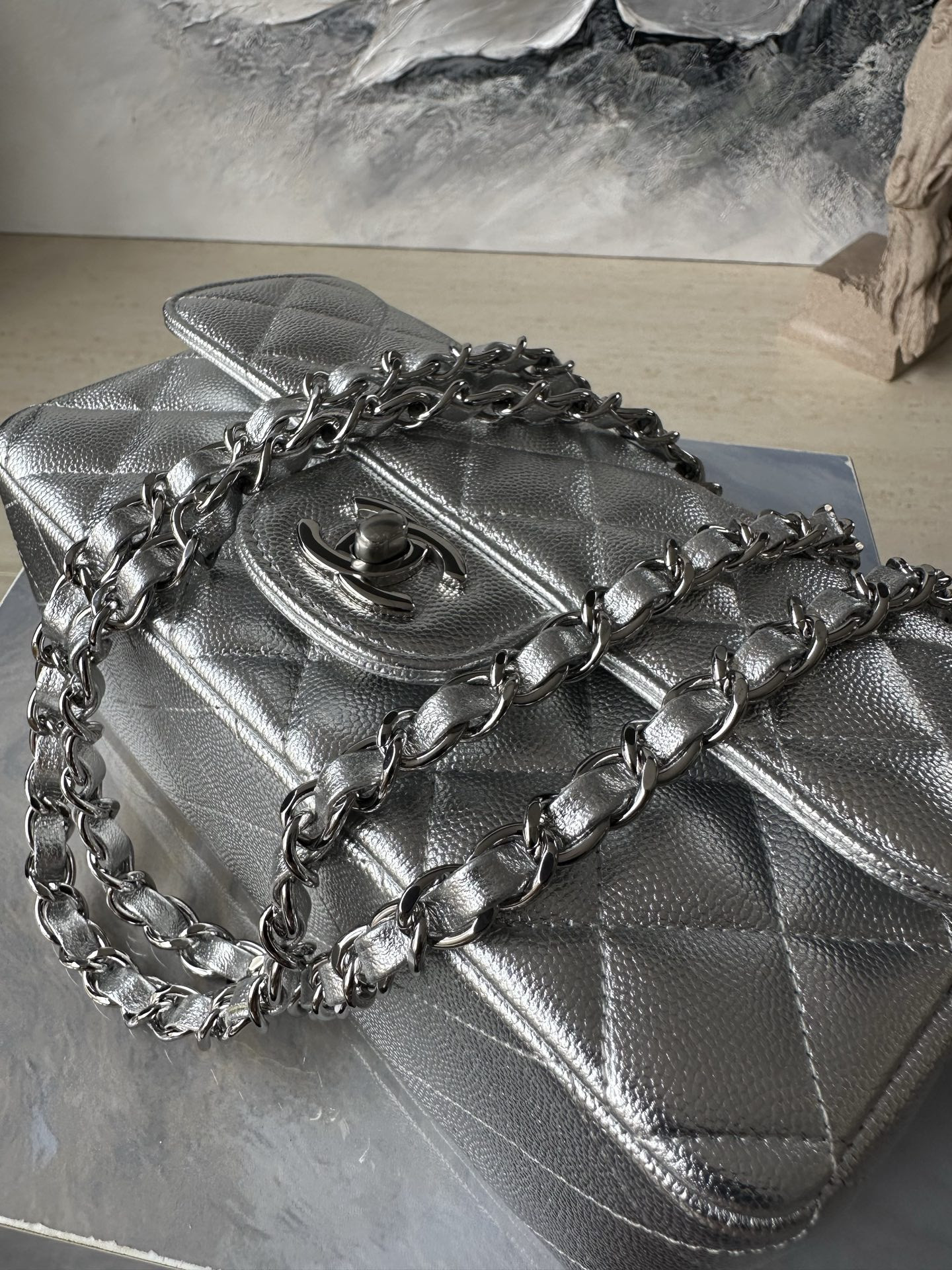 Ch*el flap bag pearlescent silver as1116 20x12x6cm