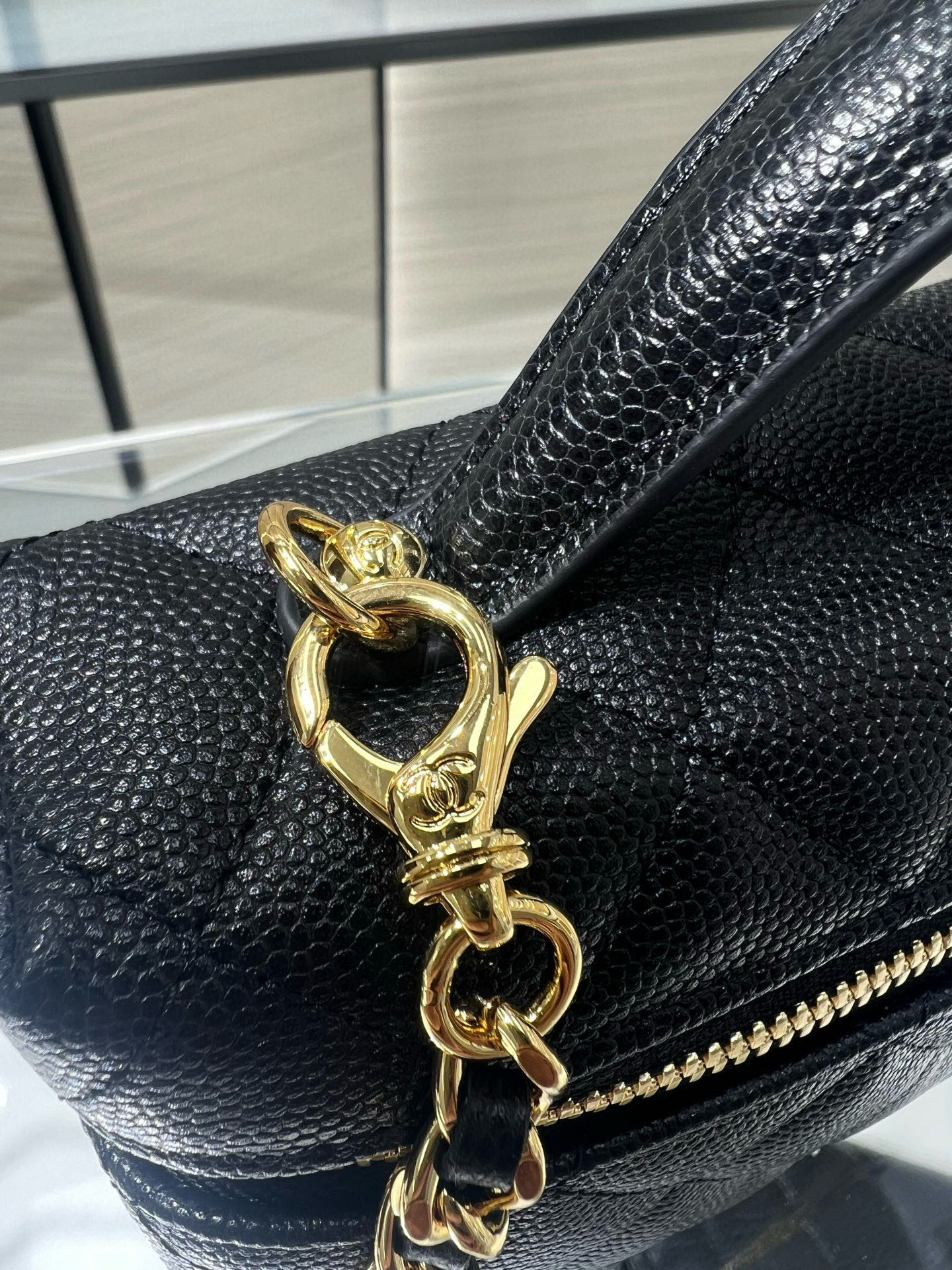 Ch*el classic vanity with chain handbag ap5090 17x19.5x5cm