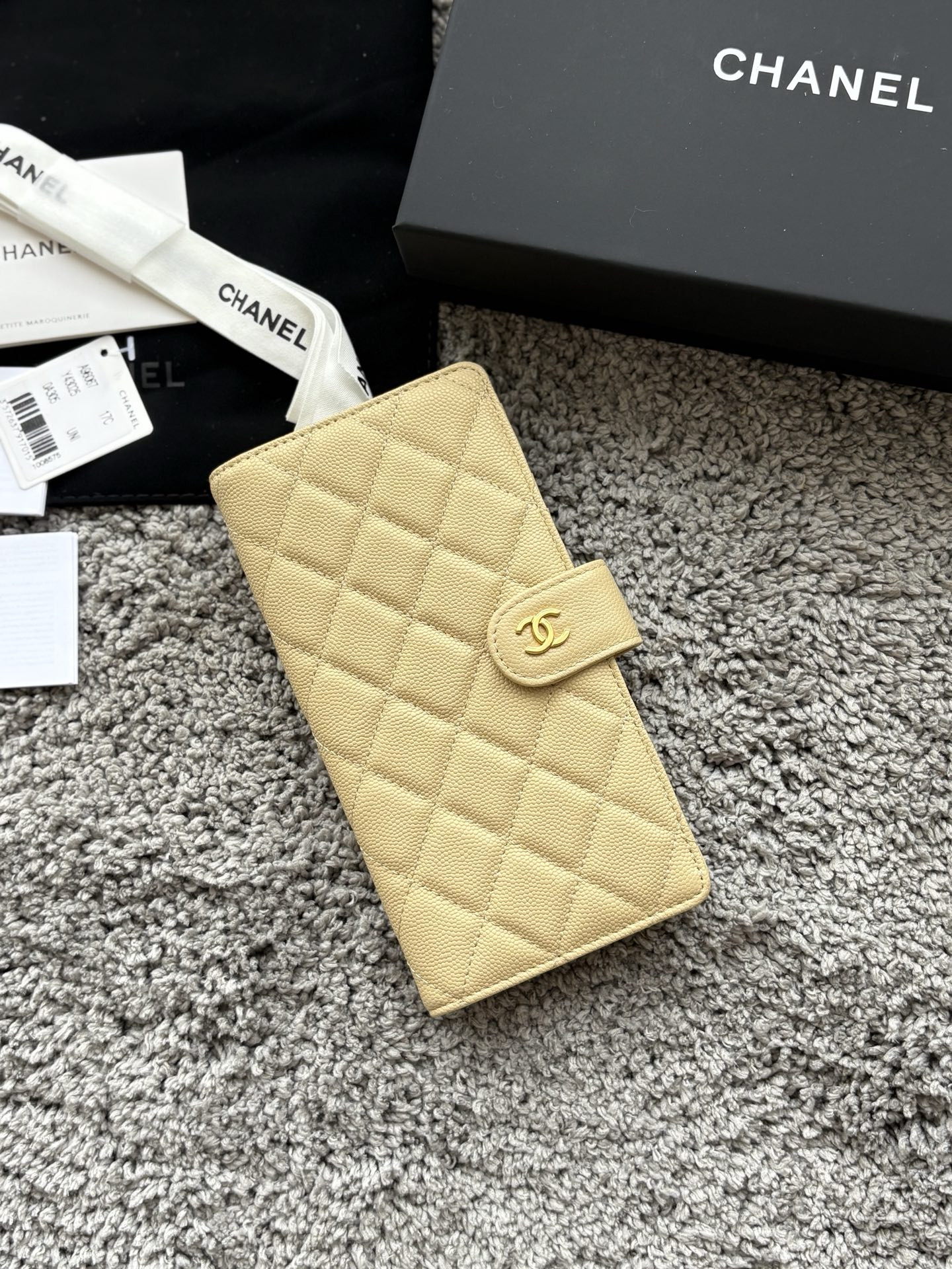 Ch*el passport holder a96067 19x10x3cm