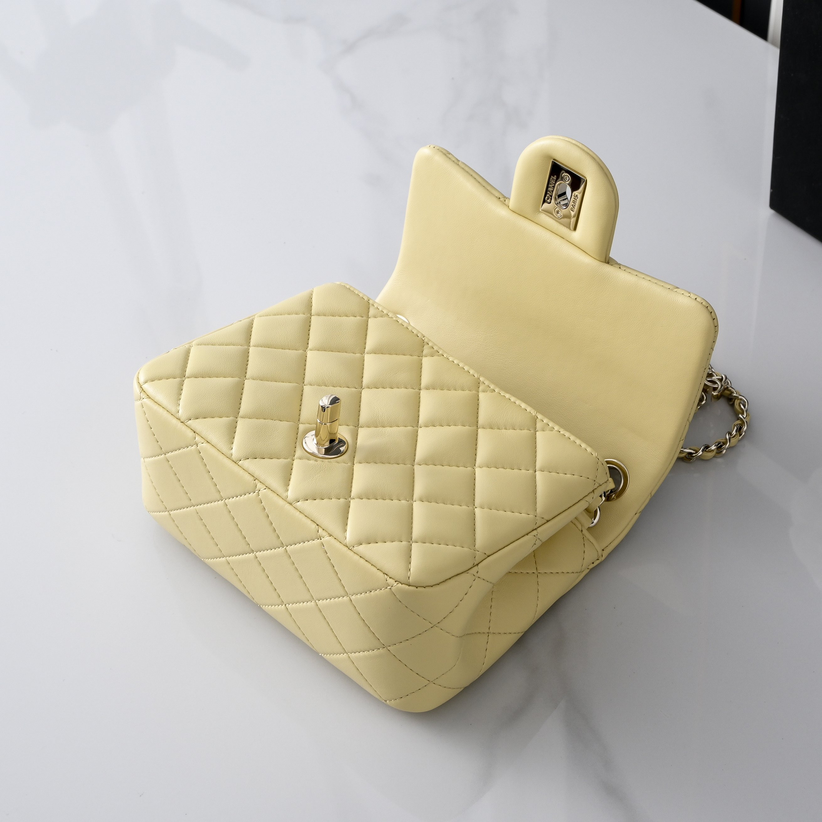 Ch*el classic flap handbag cf light gold hardware as5758 18x13x7cm
