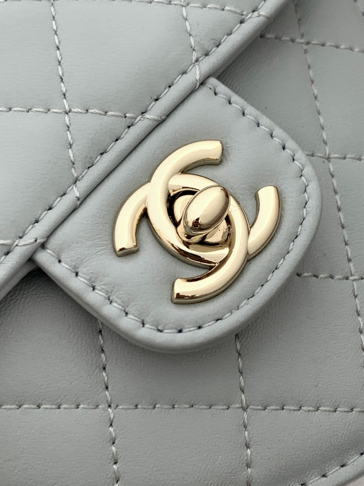 Ch*el mini 22s heart clutch with chain 12x13x5.5cm