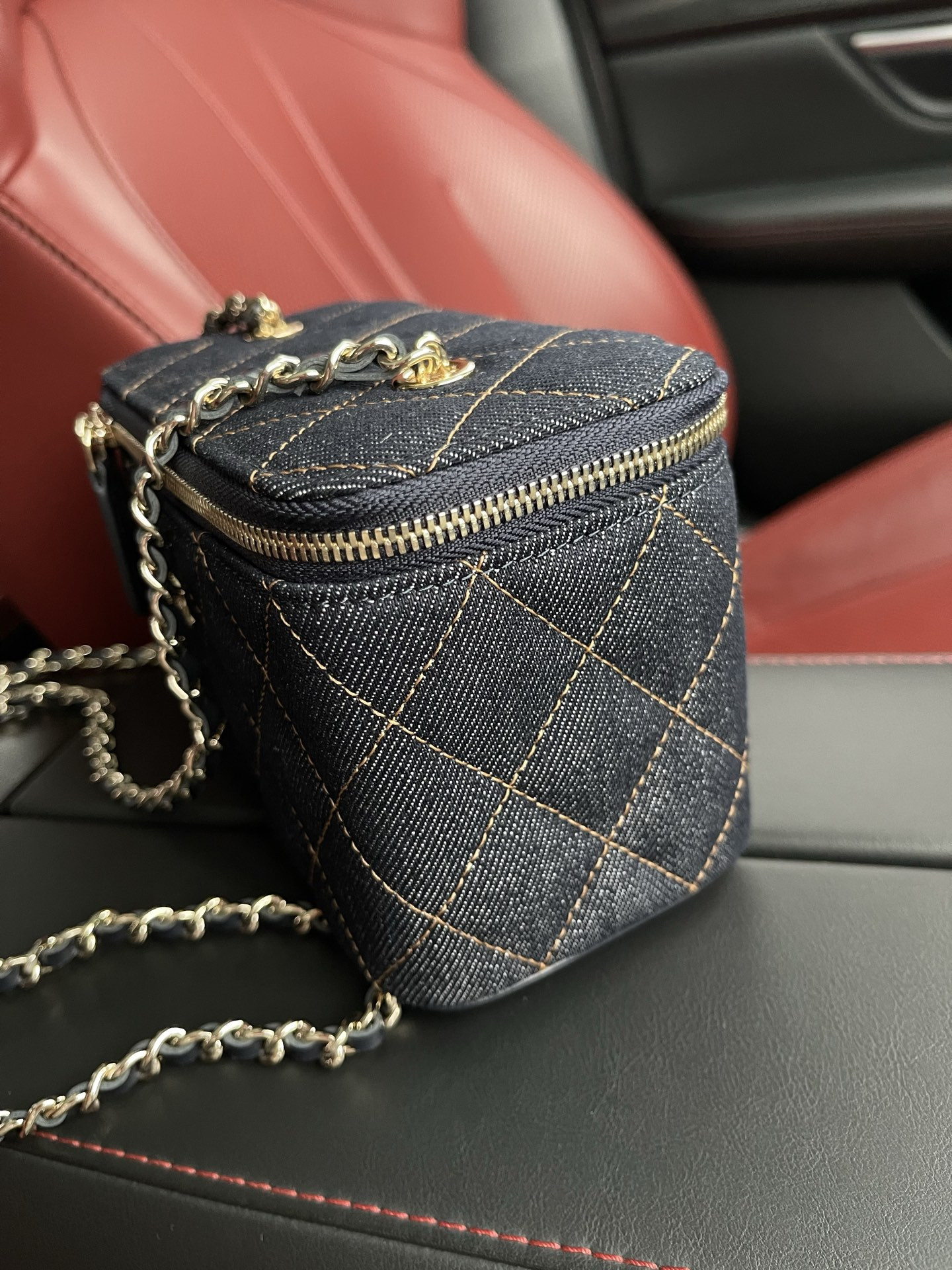 Ch*el vanity with chain ap1341 16x8x10cm (light gold buckle)