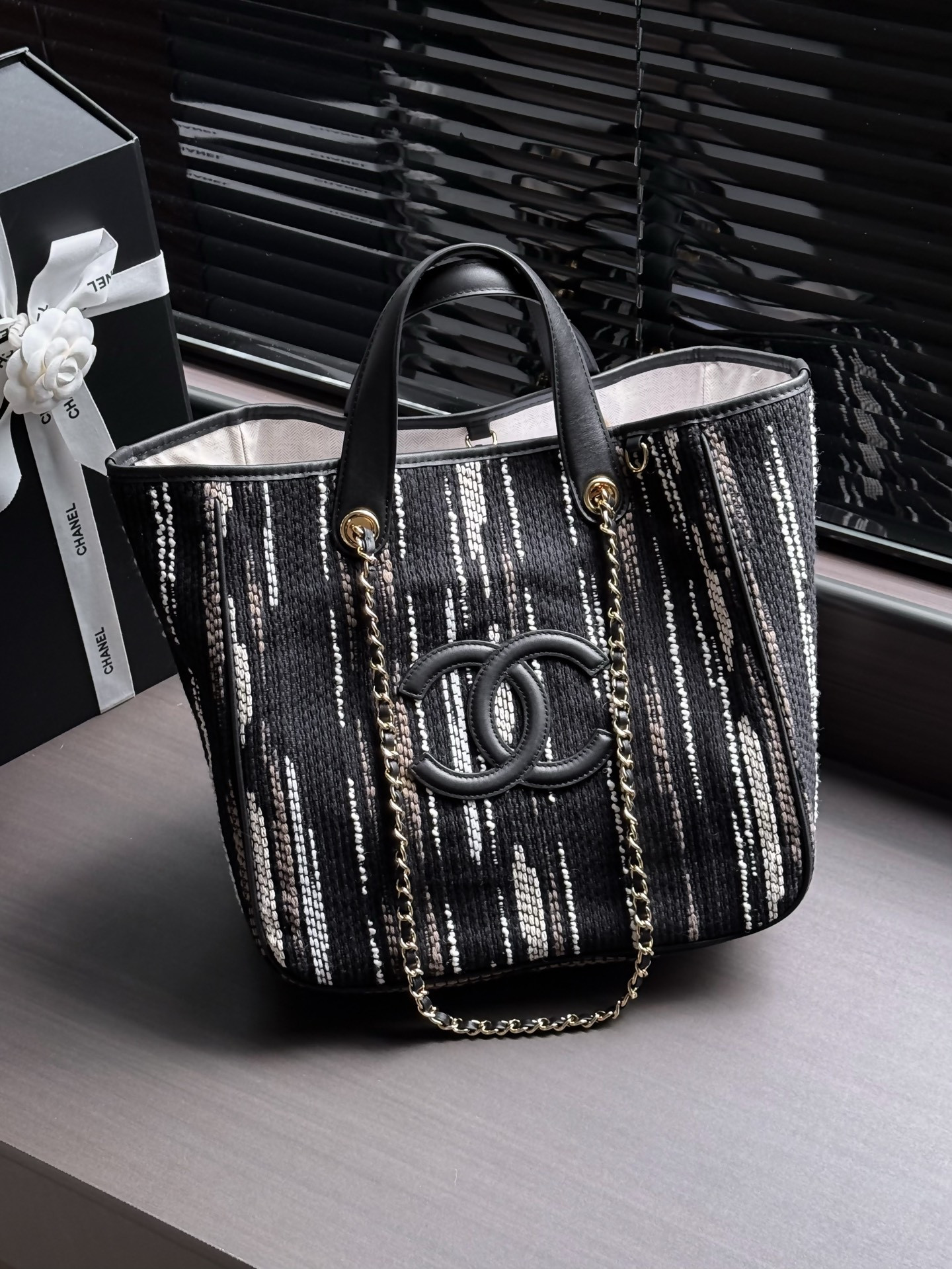 Ch*el small shopping bag as6200 30 x 29.5 x 17cm